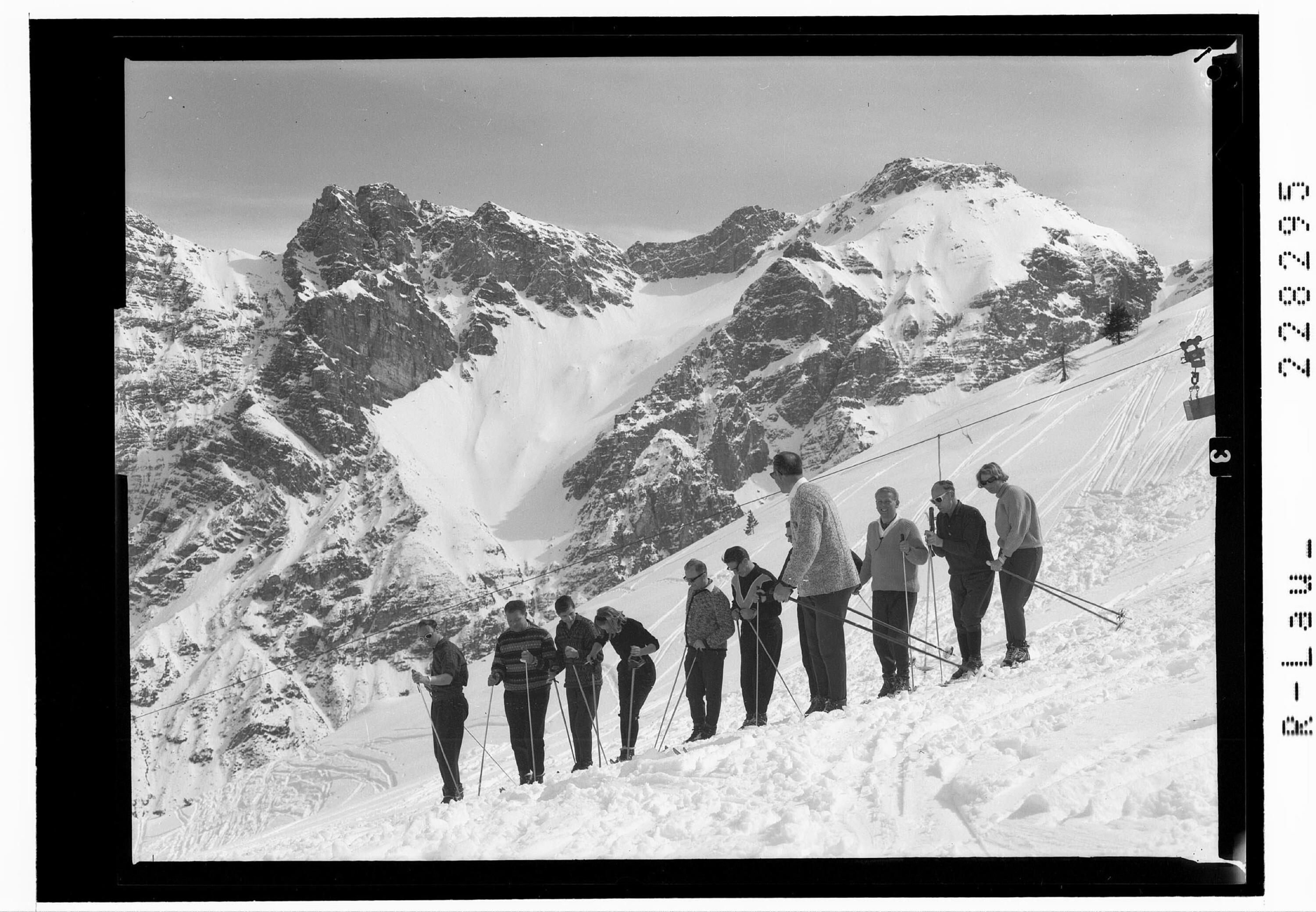[Skigebiet bei der Elferhütte gegen Serleskamm / Tirol]></div>


    <hr>
    <div class=