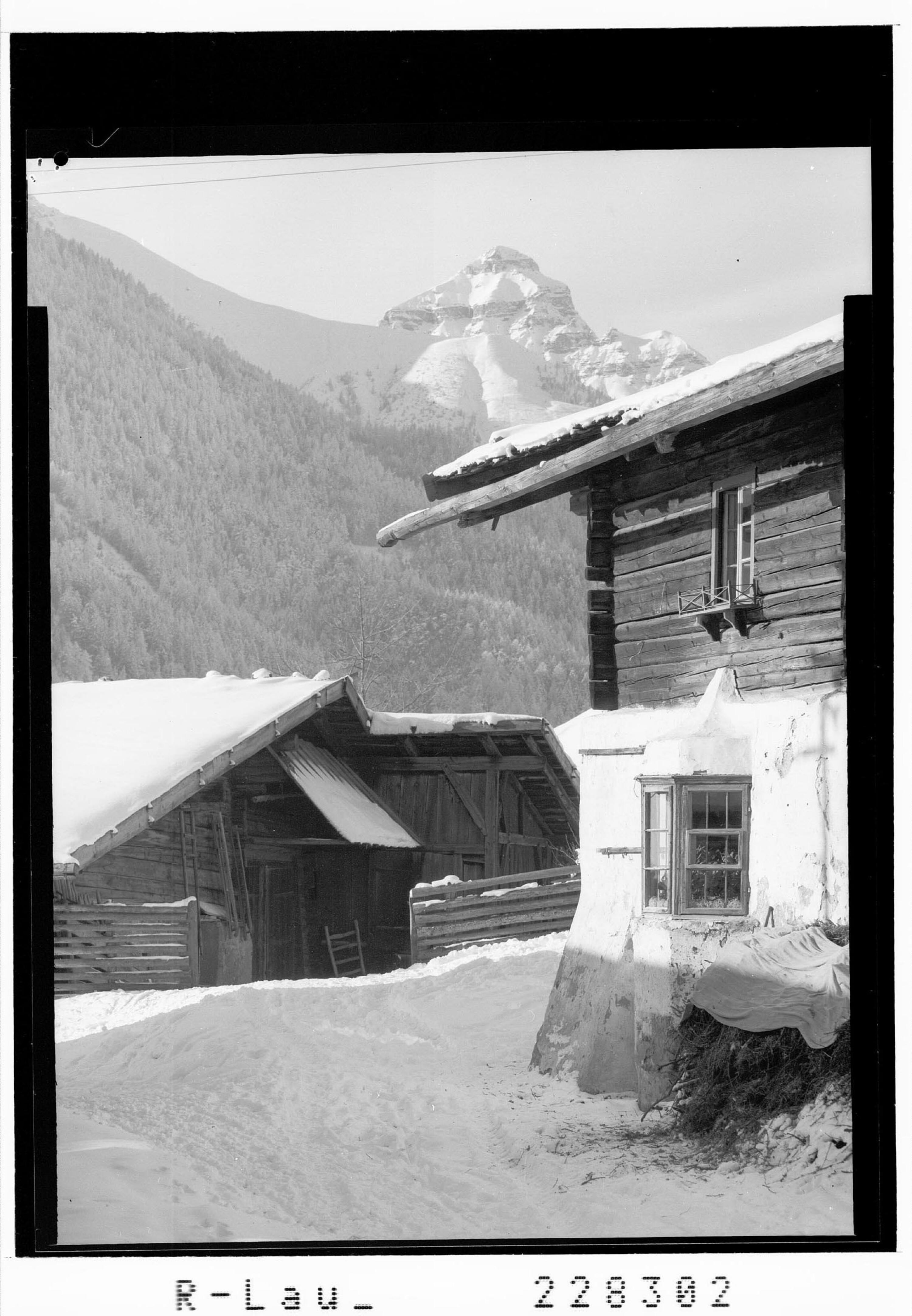 [Bergdorf ob Steinach am Brenner mit Blick zur Serles / Tirol]></div>


    <hr>
    <div class=