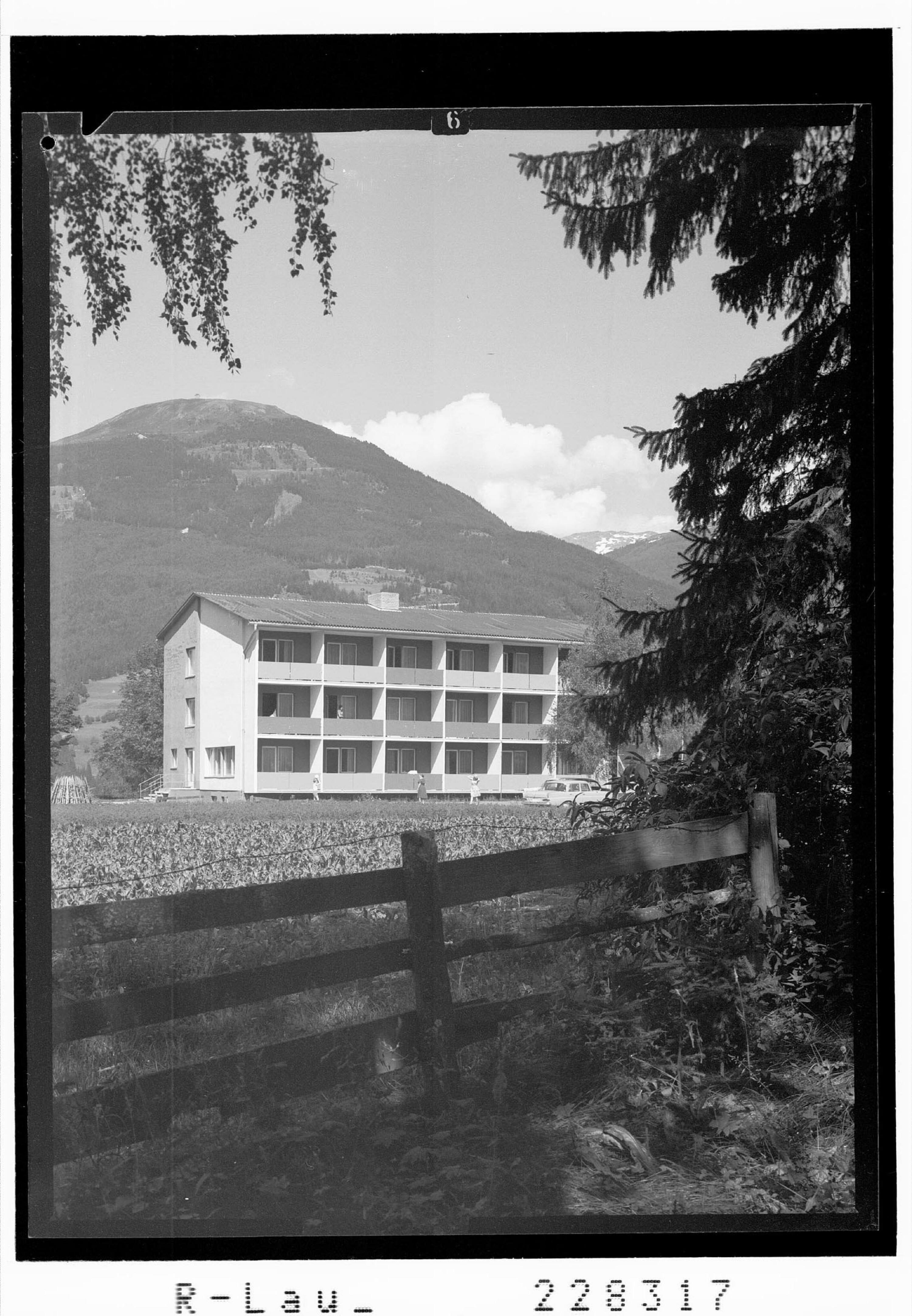 [Dependance des Hotels Jägerhof in Schönberg bei Innsbruck gegen Patscherkofel / Tirol]></div>


    <hr>
    <div class=