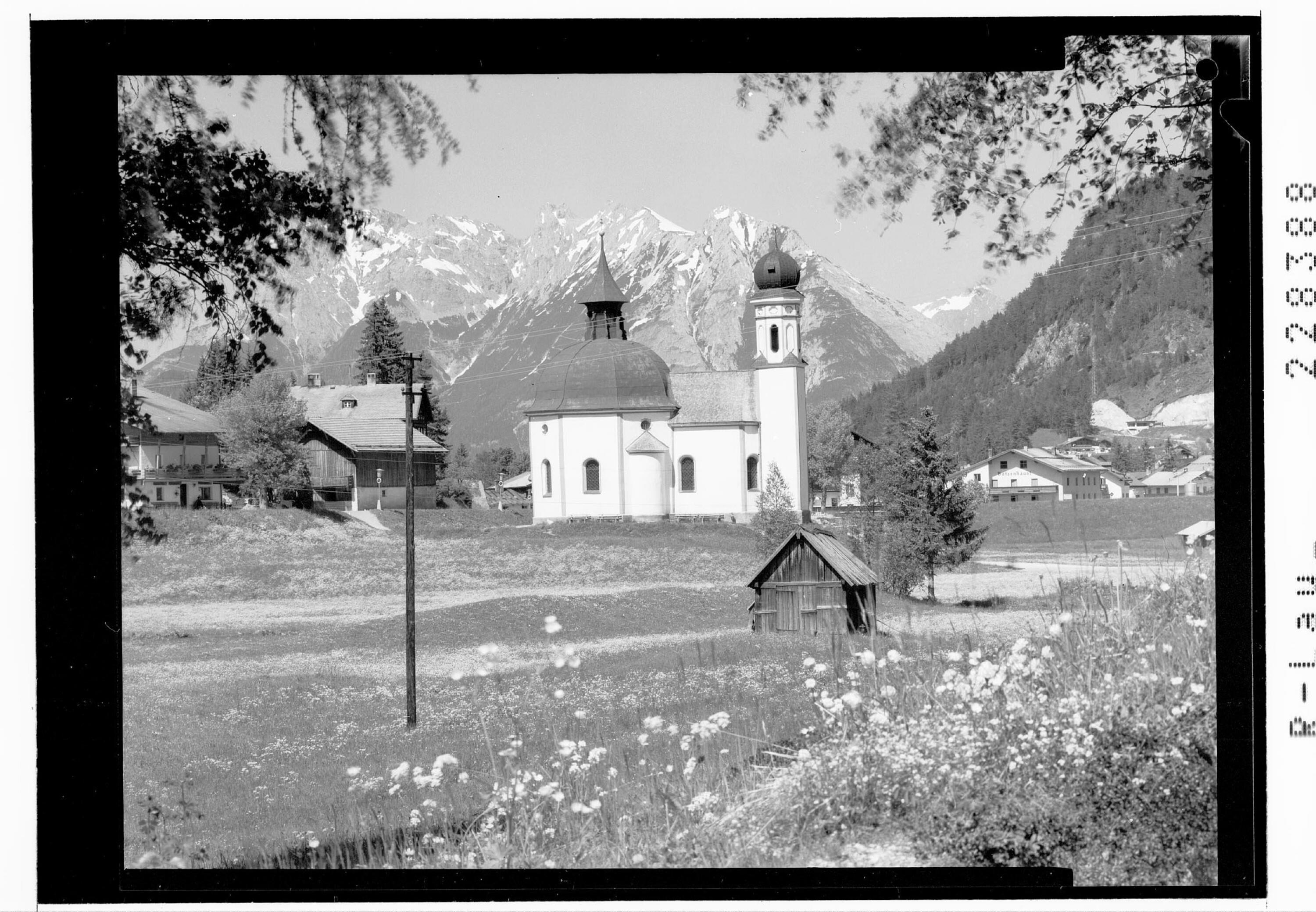 [Seekirchl in Seefeld gegen Nördliche Karwendelkette / Tirol]></div>


    <hr>
    <div class=
