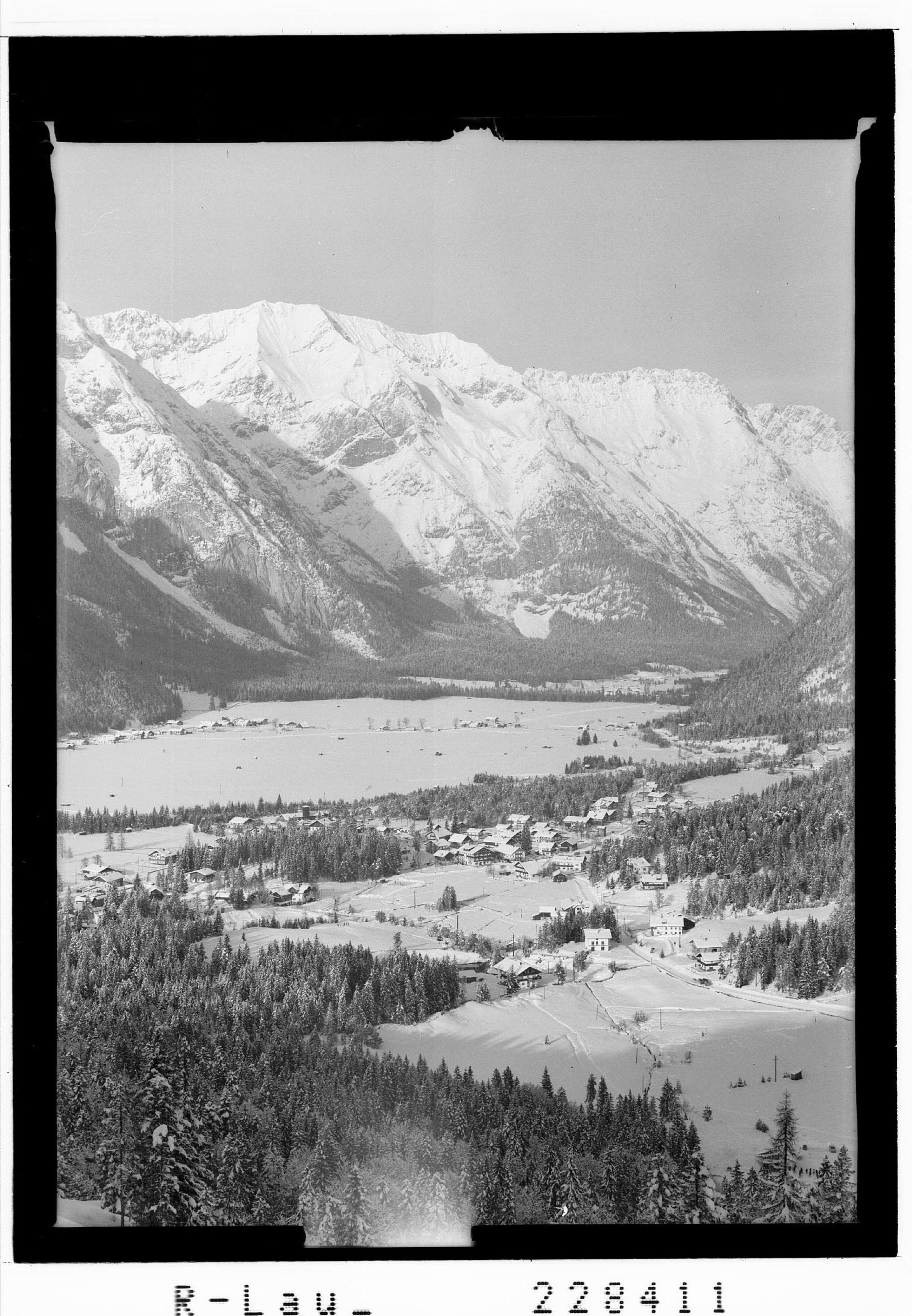 [Leutasch - Weidach gegen Wettersteinwand und Wettersteinspitzen / Tirol]></div>


    <hr>
    <div class=