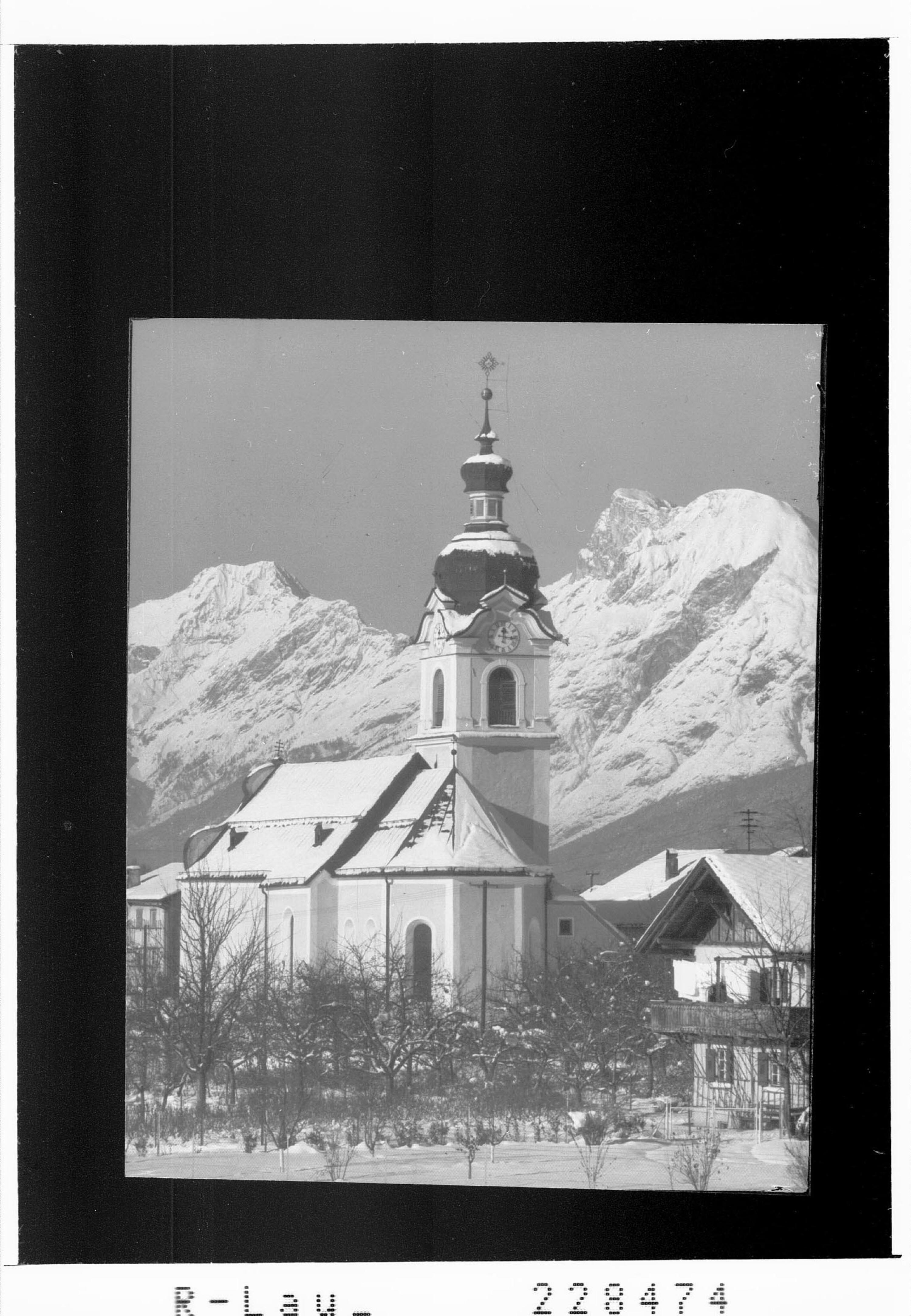 [Pfarrkirche in Oberperfuß gegen Hochwand und Hohe Munde / Tirol]></div>


    <hr>
    <div class=