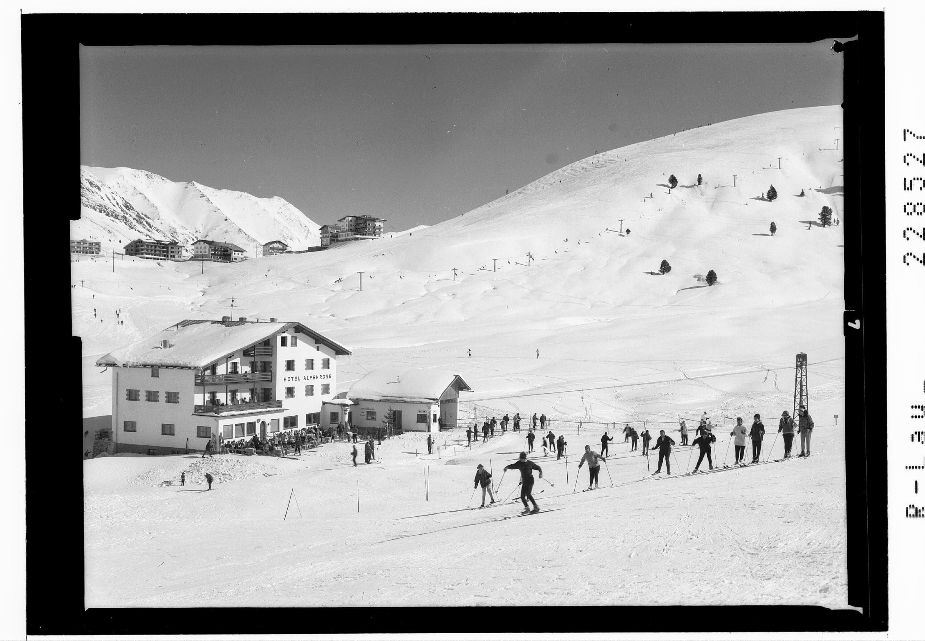 [Hotel Alpenrose mit Schlepplift im Kühtai gegen Schartenkogel / Tirol]></div>


    <hr>
    <div class=