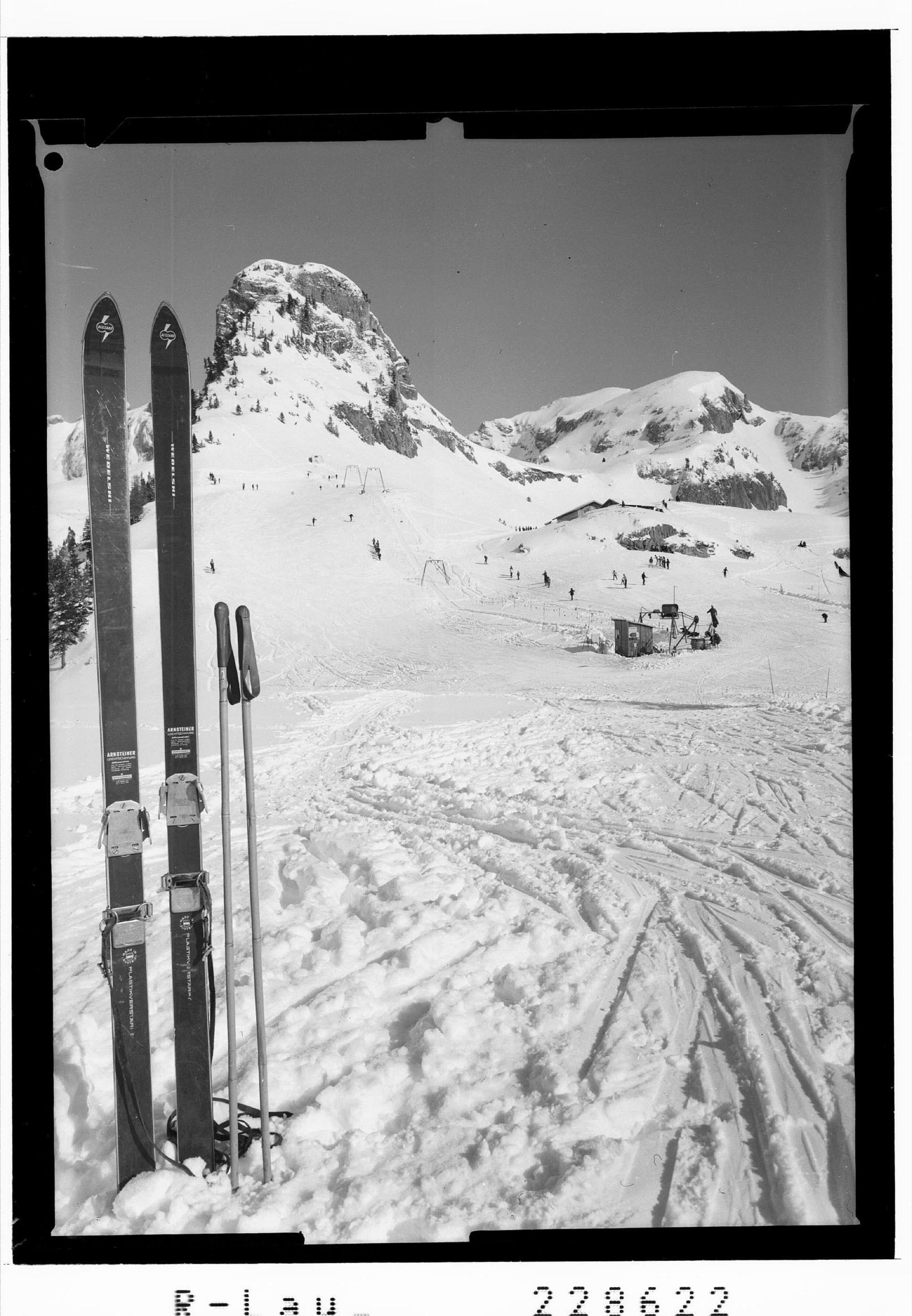 [Skigebiet im Rofan bei der Erfurter Hütte gegen Gschöllkopf Tirol]></div>


    <hr>
    <div class=