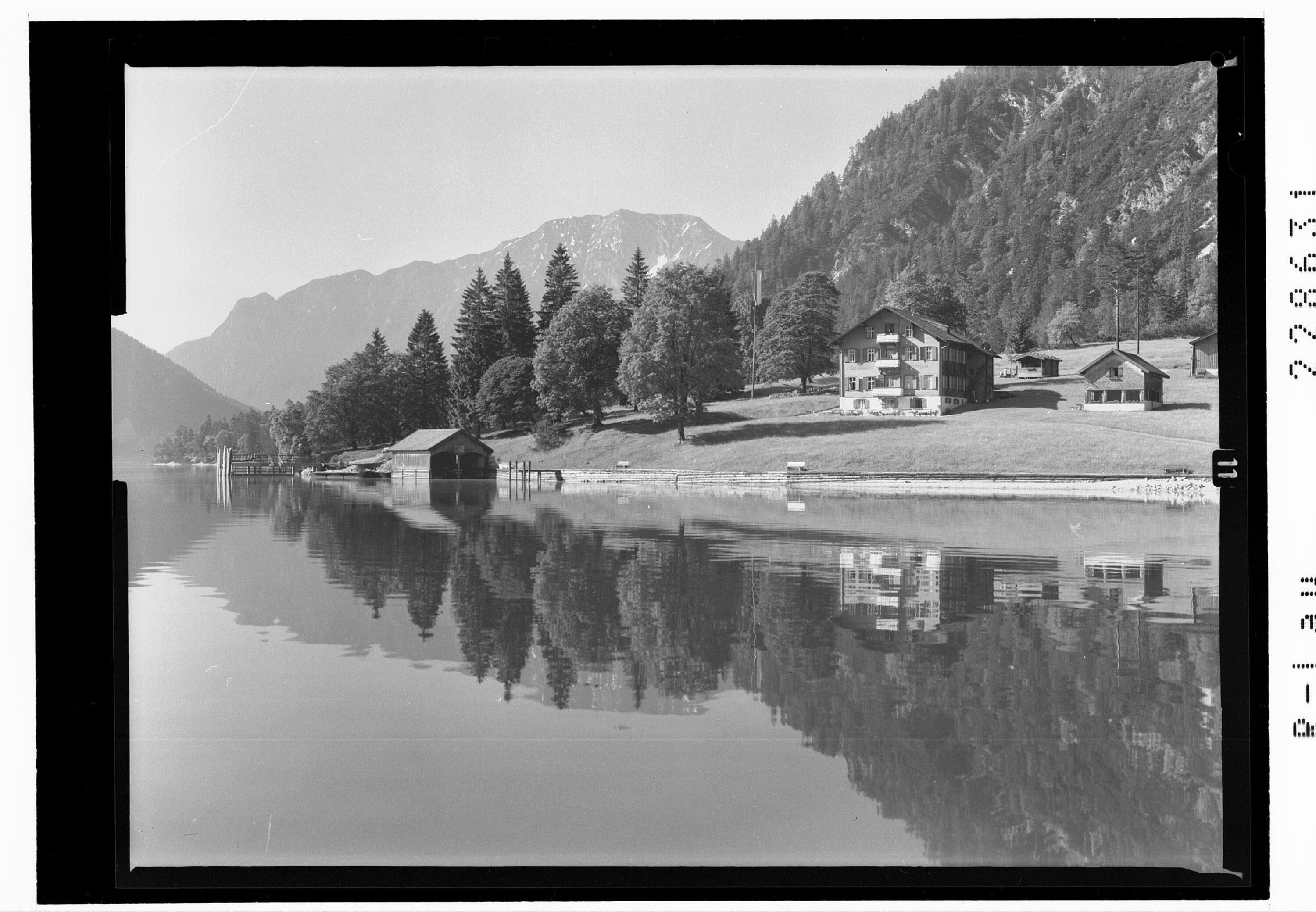 [Gasthaus Geissalm am Achensee gegen Bärenkopf / Tirol]></div>


    <hr>
    <div class=