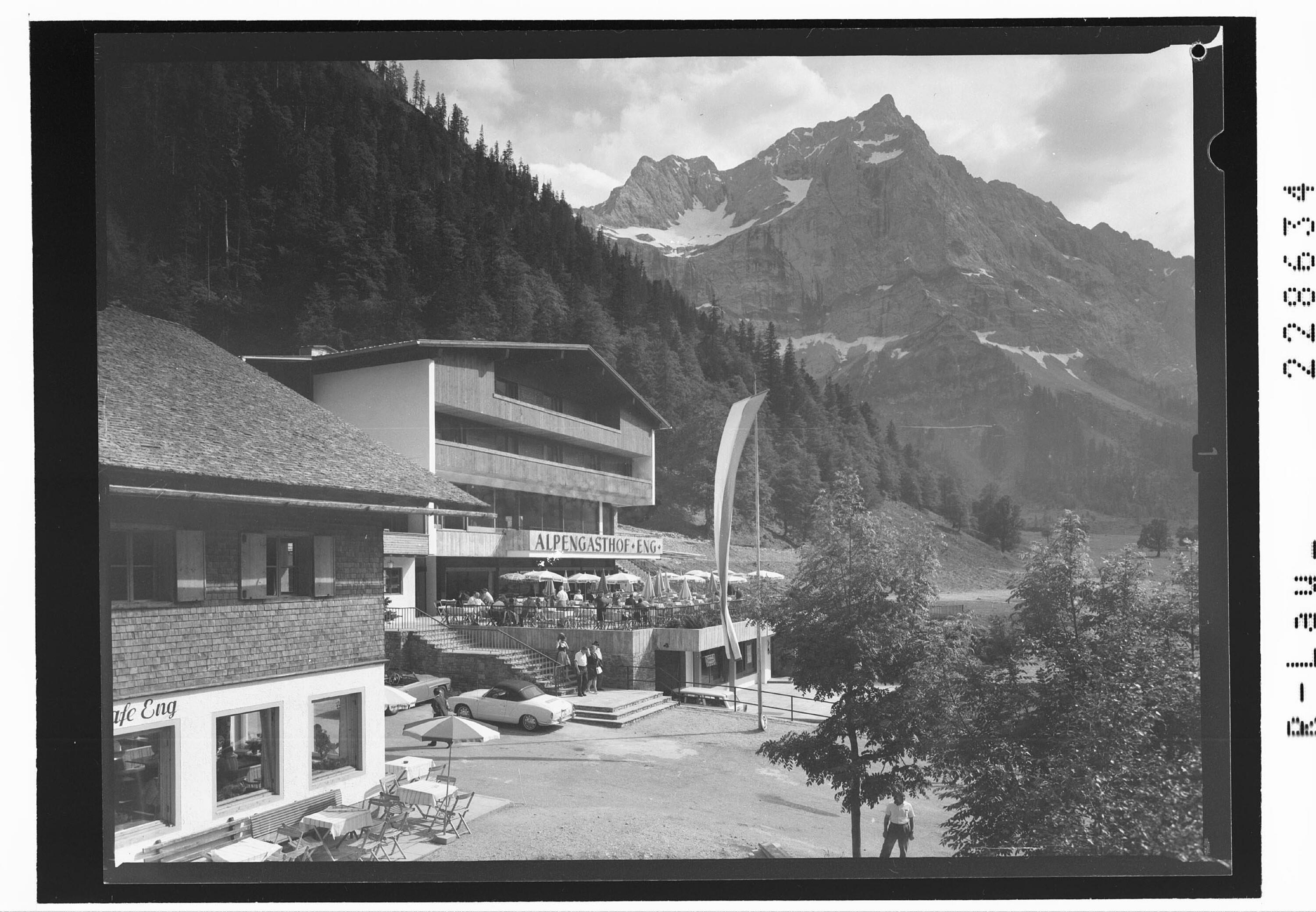 [Alpengasthof Eng im Engtal gegen Spritzkarspitze / Tirol]></div>


    <hr>
    <div class=