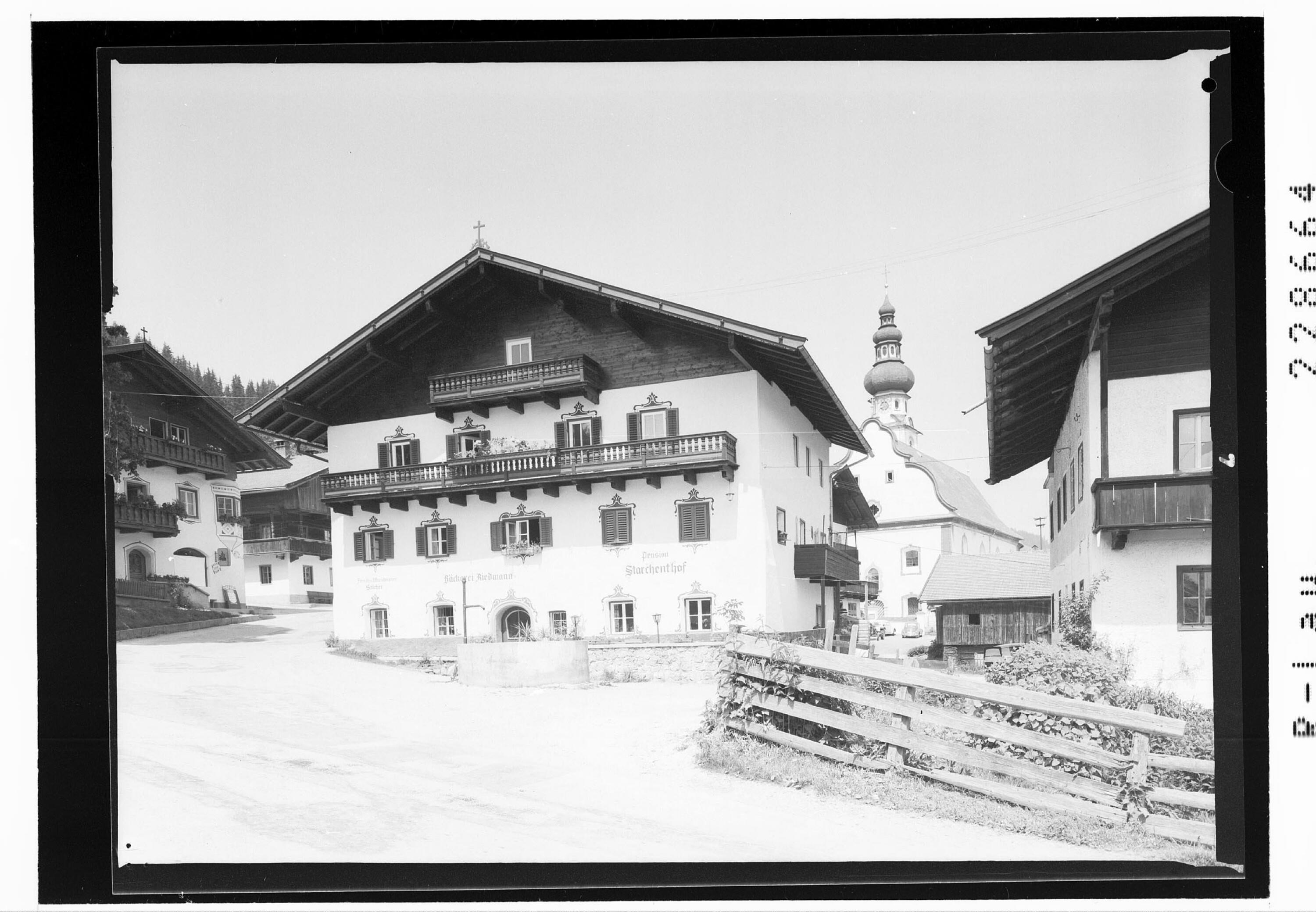 [Pension Starchenhof in Oberau / Wildschönau / Tirol]></div>


    <hr>
    <div class=