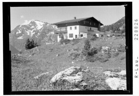 Gasthof Bergrast ob Mayrhofen im Zillertal gegen Grinbergspitzen / Tirol von Wilhelm Stempfle