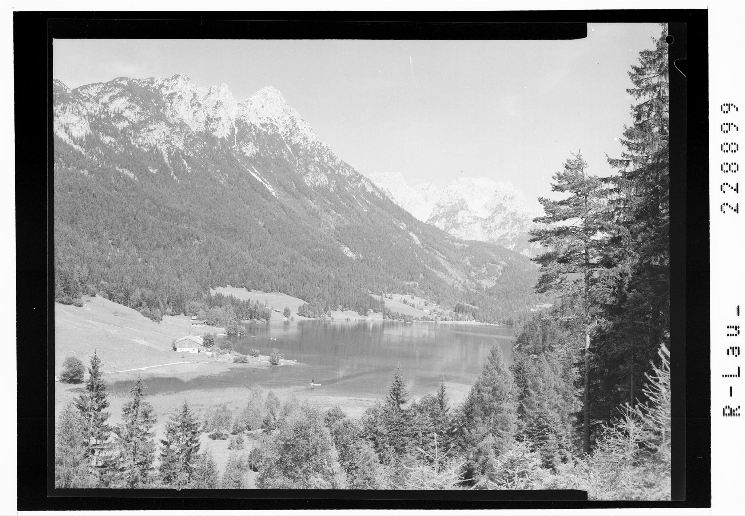 [Hintersteinersee gegen Wilden Kaiser / Tirol]></div>


    <hr>
    <div class=