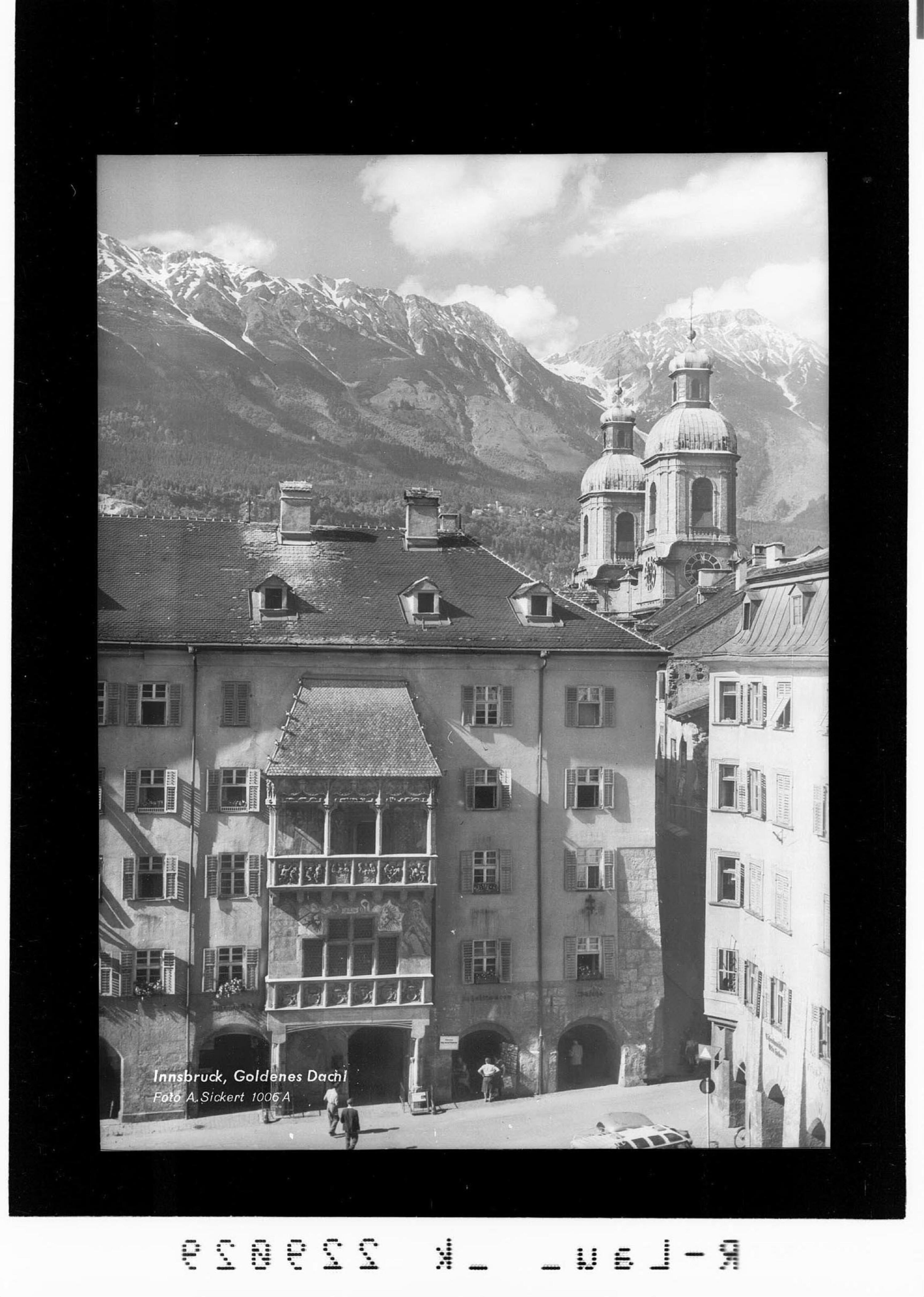 Innsbruck / Goldenes Dachl></div>


    <hr>
    <div class=