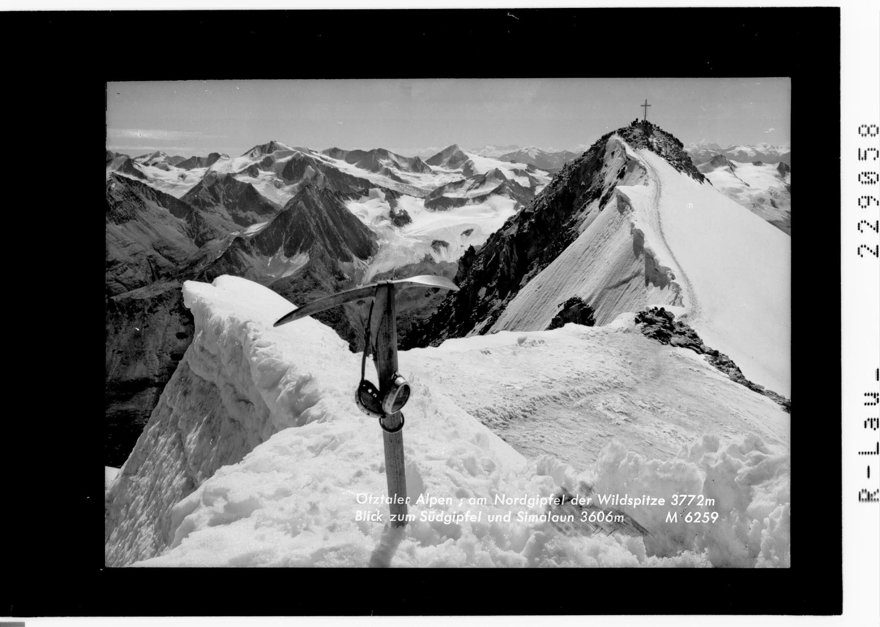 Ötztaler Alpen / am Nordgipfel der Wildspitze 3772 m mit Blick zum Südgipfel und Similaun 3606 m></div>


    <hr>
    <div class=