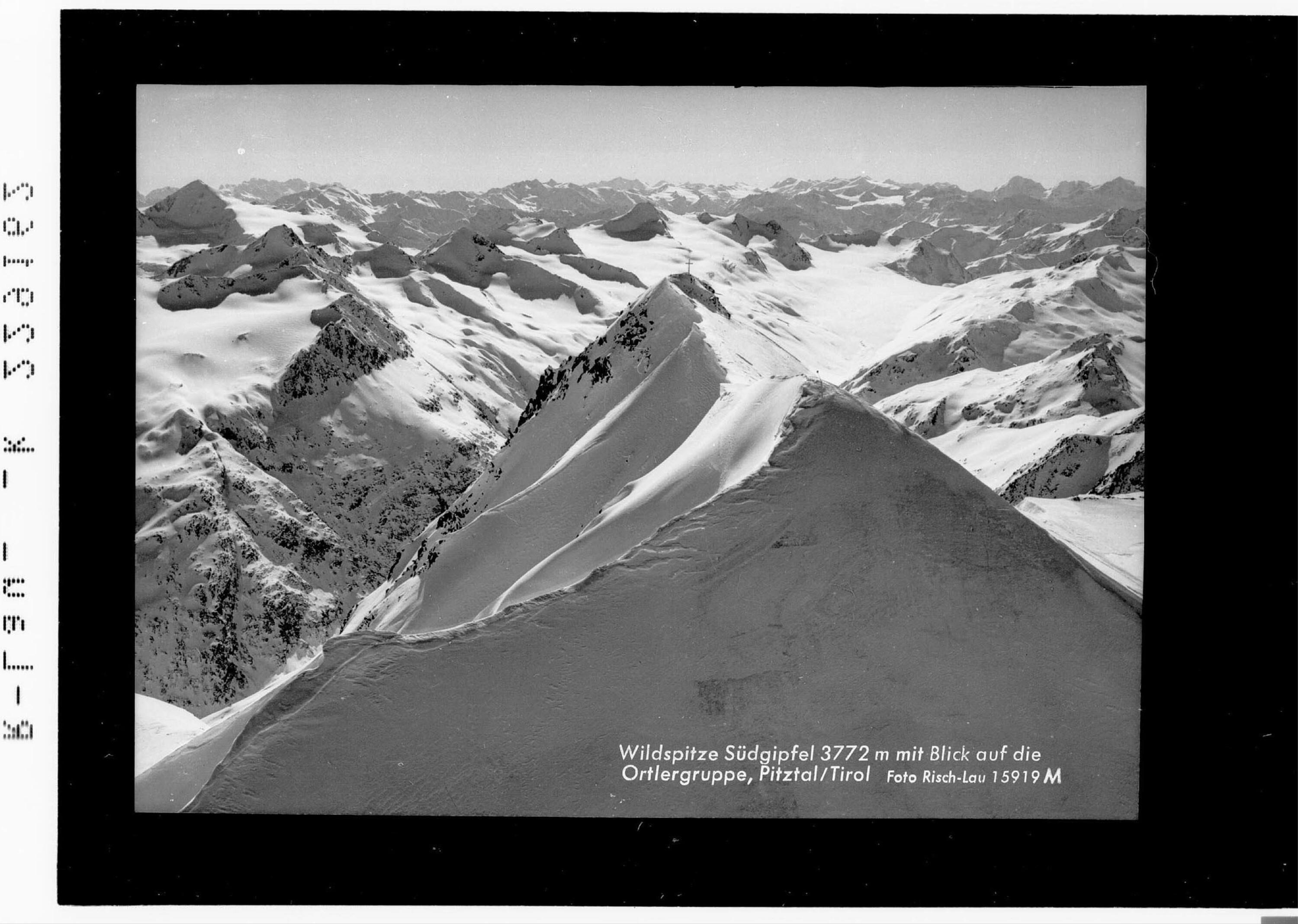 Wildspitze Südgipfel 3772 m mit Blick auf die Ortlergruppe / Pitztal / Tirol></div>


    <hr>
    <div class=