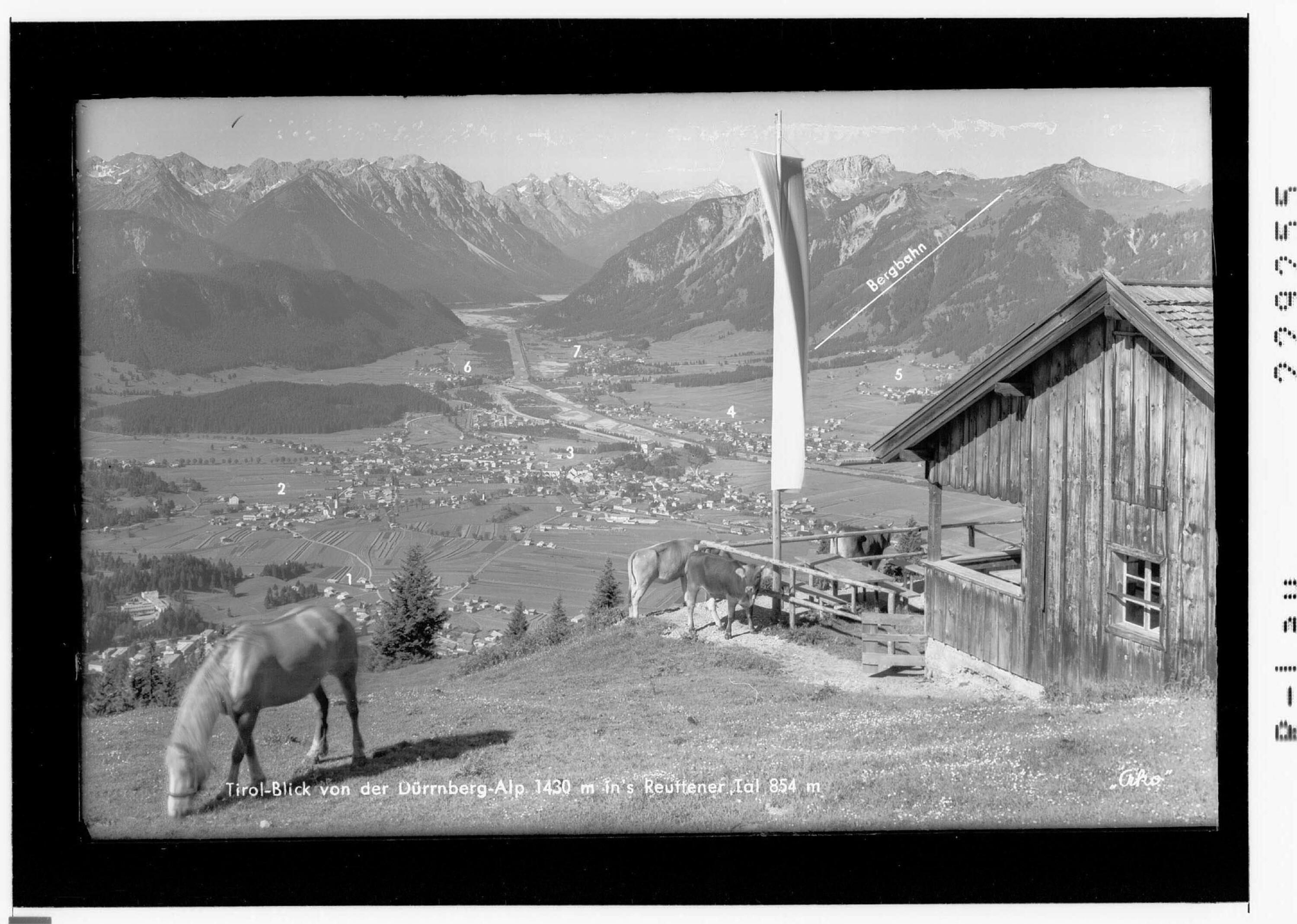 Tirol - Blick von der Dürrnberg Alpe in`s Reuttener Tal 854 m></div>


    <hr>
    <div class=