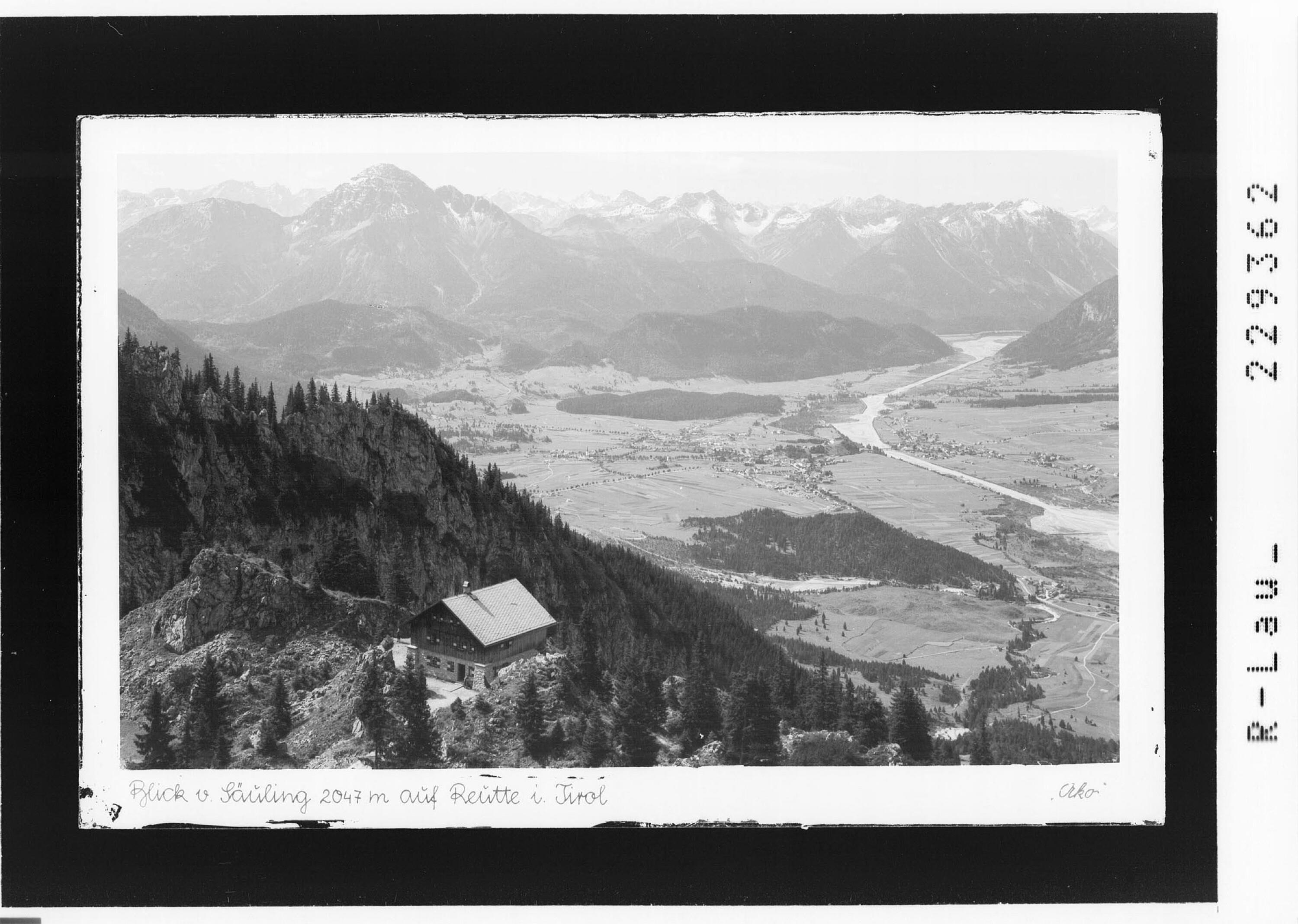 Blick vom Säuling 2047 m auf Reutte in Tirol></div>


    <hr>
    <div class=
