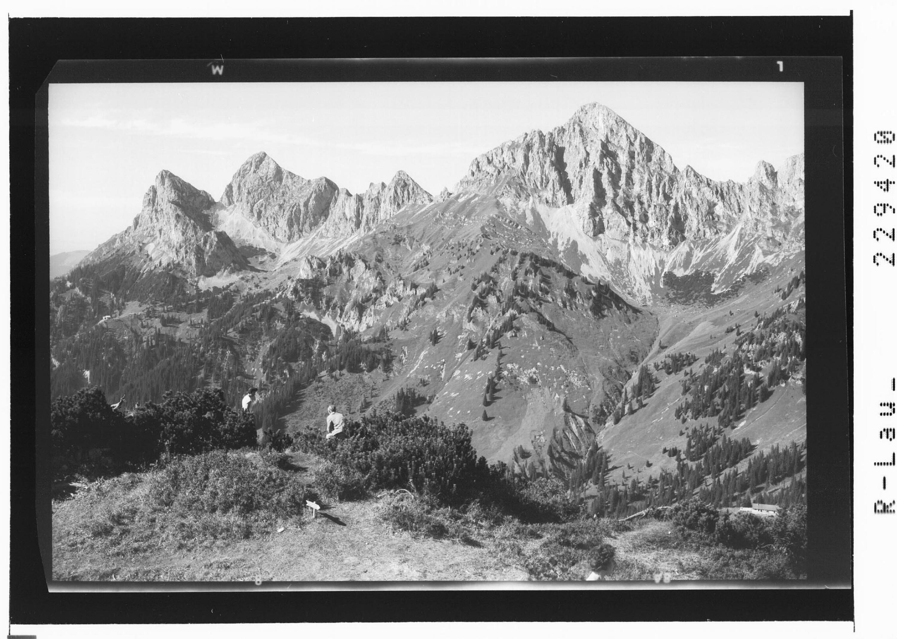 [Blick zum Gimpel und zur Kellenspitze / Ausserfern / Tirol]></div>


    <hr>
    <div class=