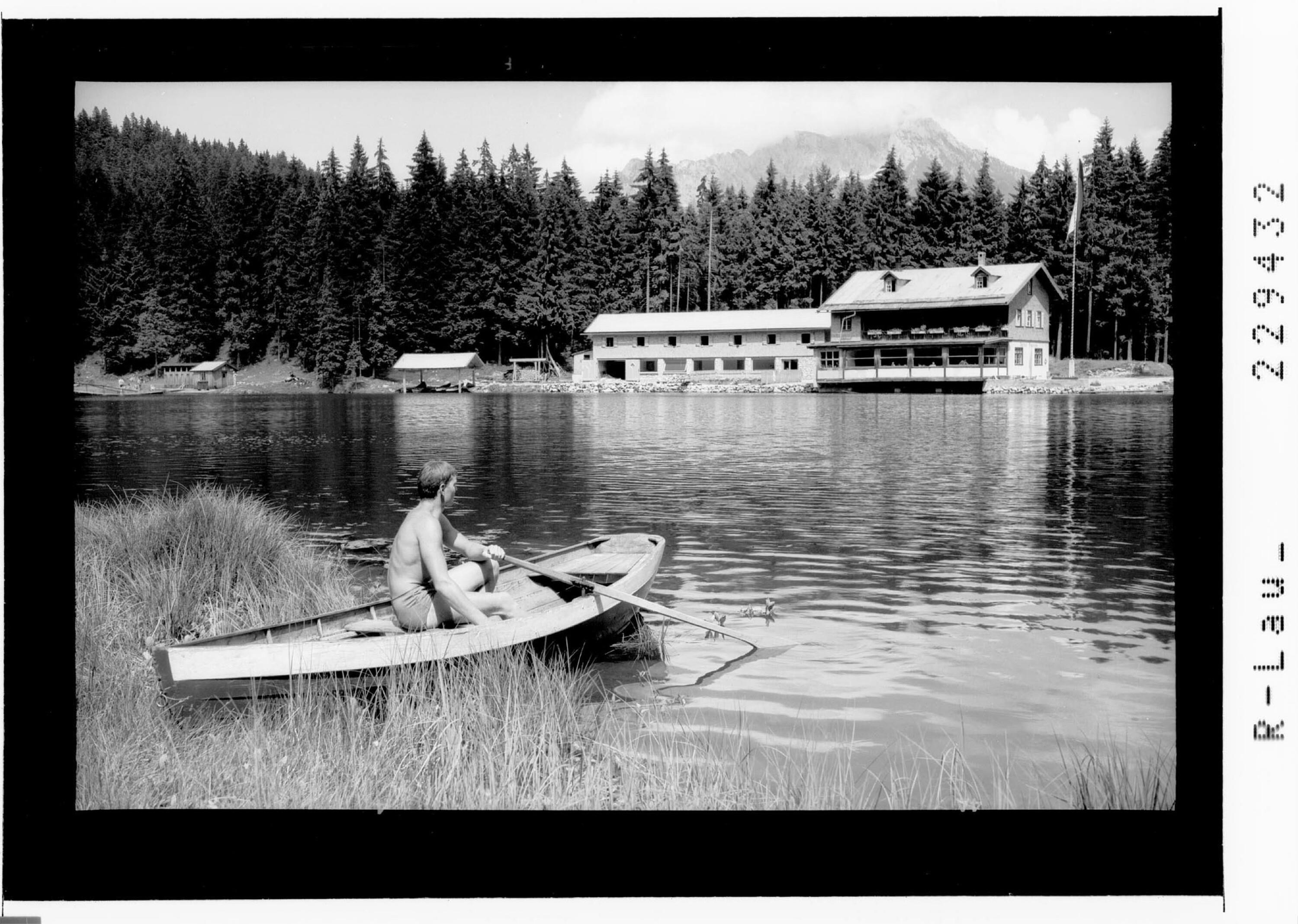 [Frauensee bei Reutte im Ausserfern mit Gasthof Frauensee gegen Säuling / Tirol]></div>


    <hr>
    <div class=