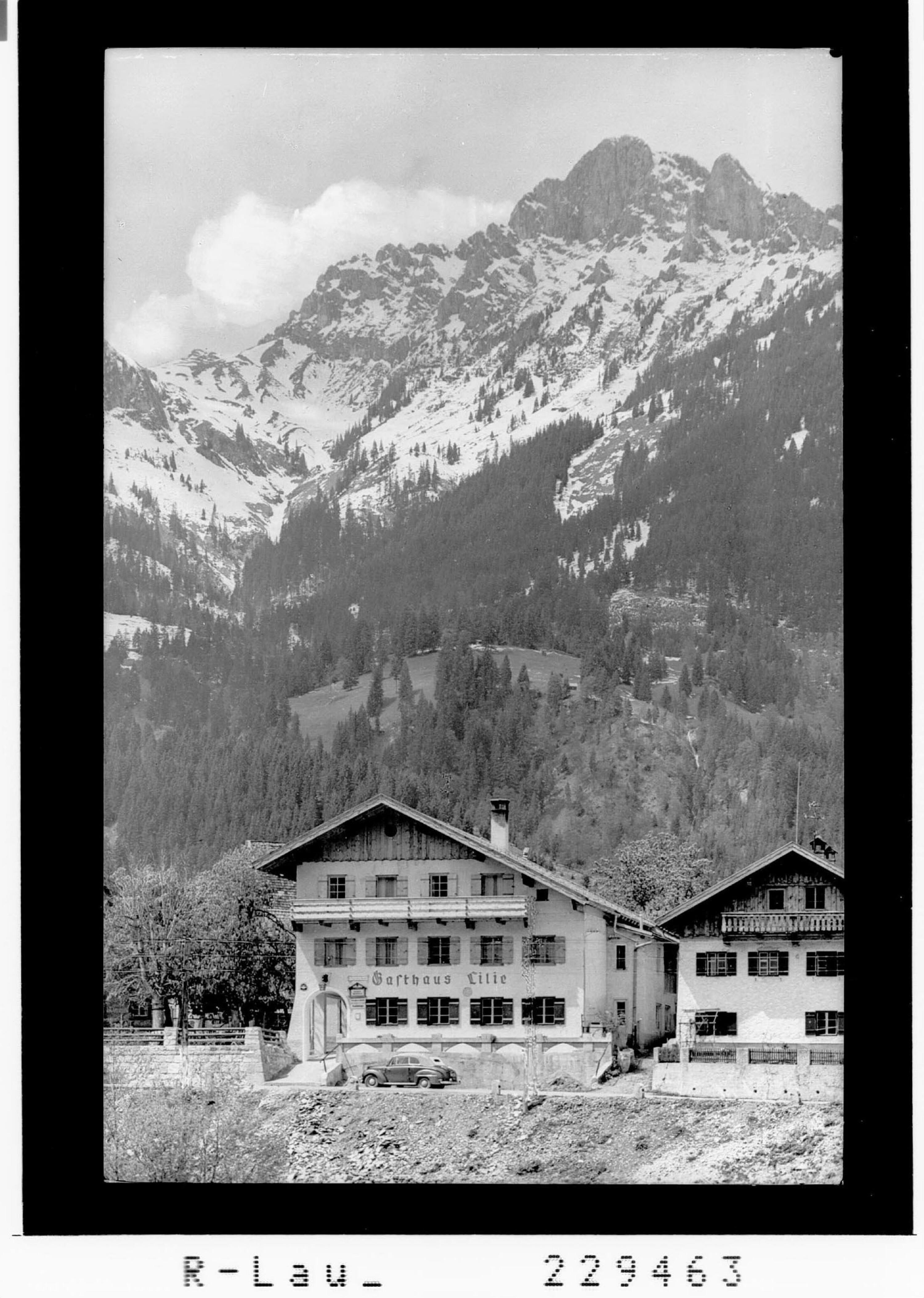 Gasthof zur Lilie - Höfen / Tirol mit Gerenspitze></div>


    <hr>
    <div class=