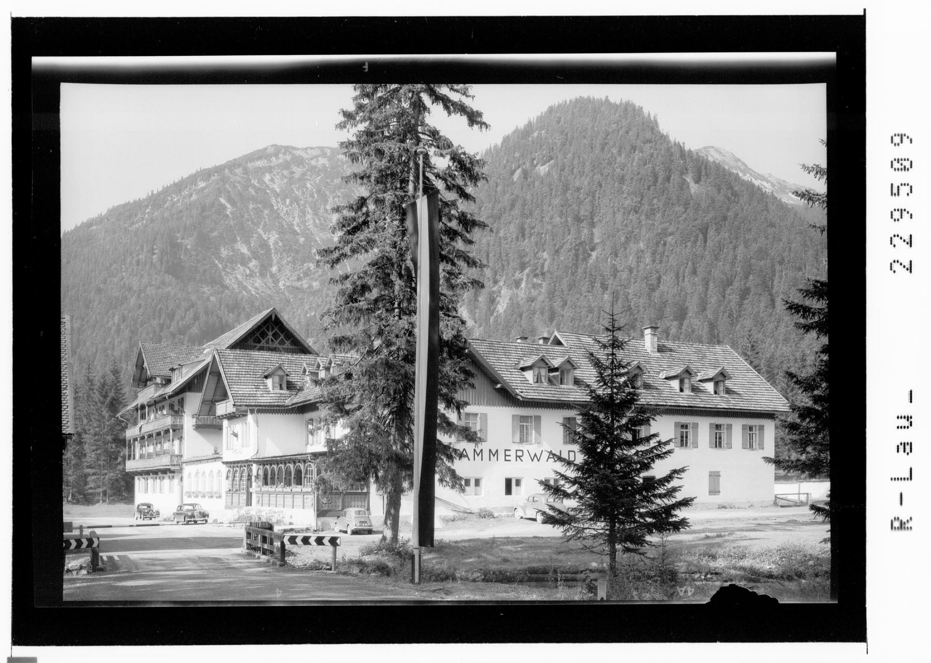 [Hotel Ammerwald gegen Gugger und Kreuzkopf / Ausserfern / Tirol]></div>


    <hr>
    <div class=