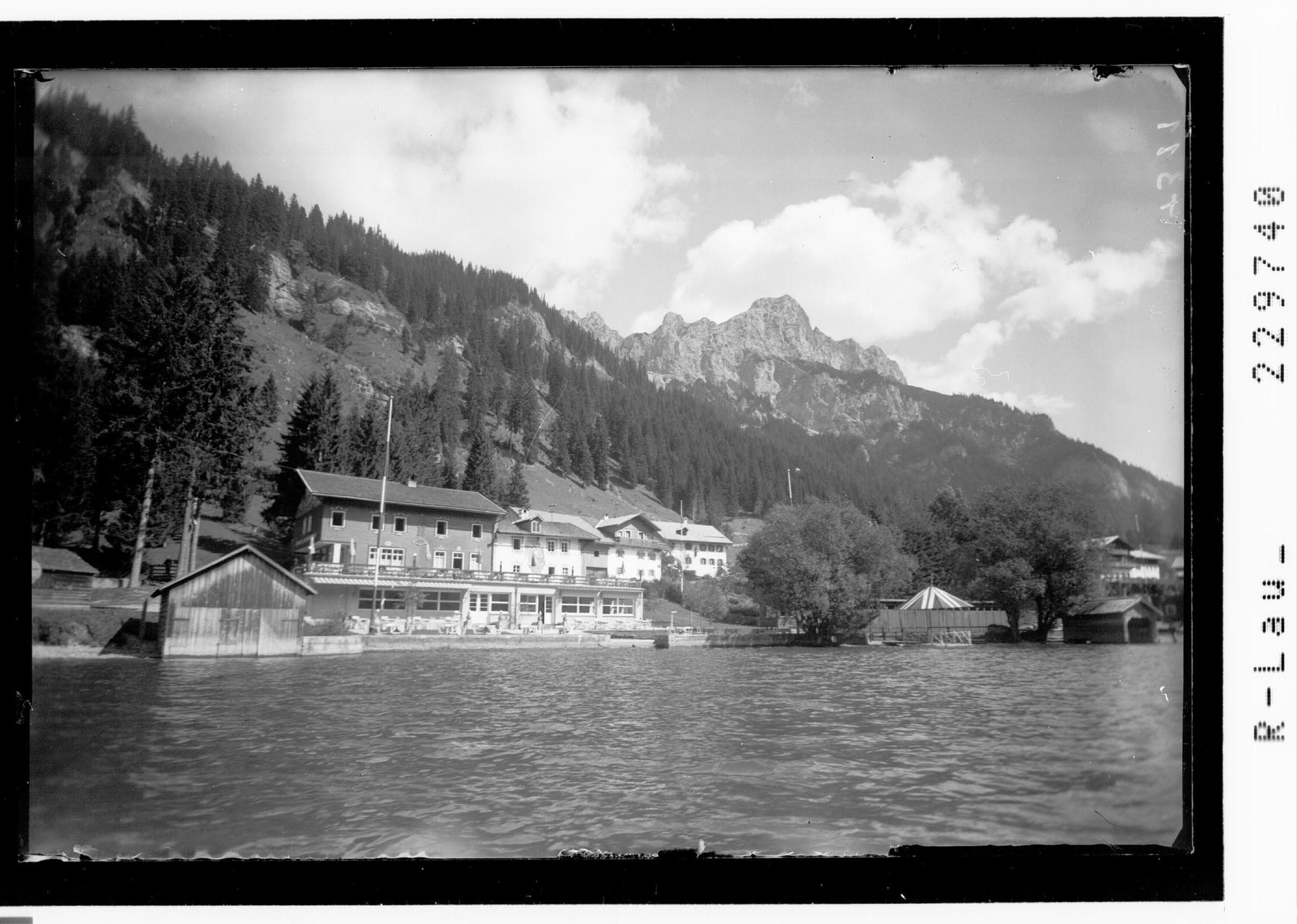 [Hotel Alpenhof in Haller am Haldensee gegen Rote Flüh / Ausserfern / Tirol]></div>


    <hr>
    <div class=