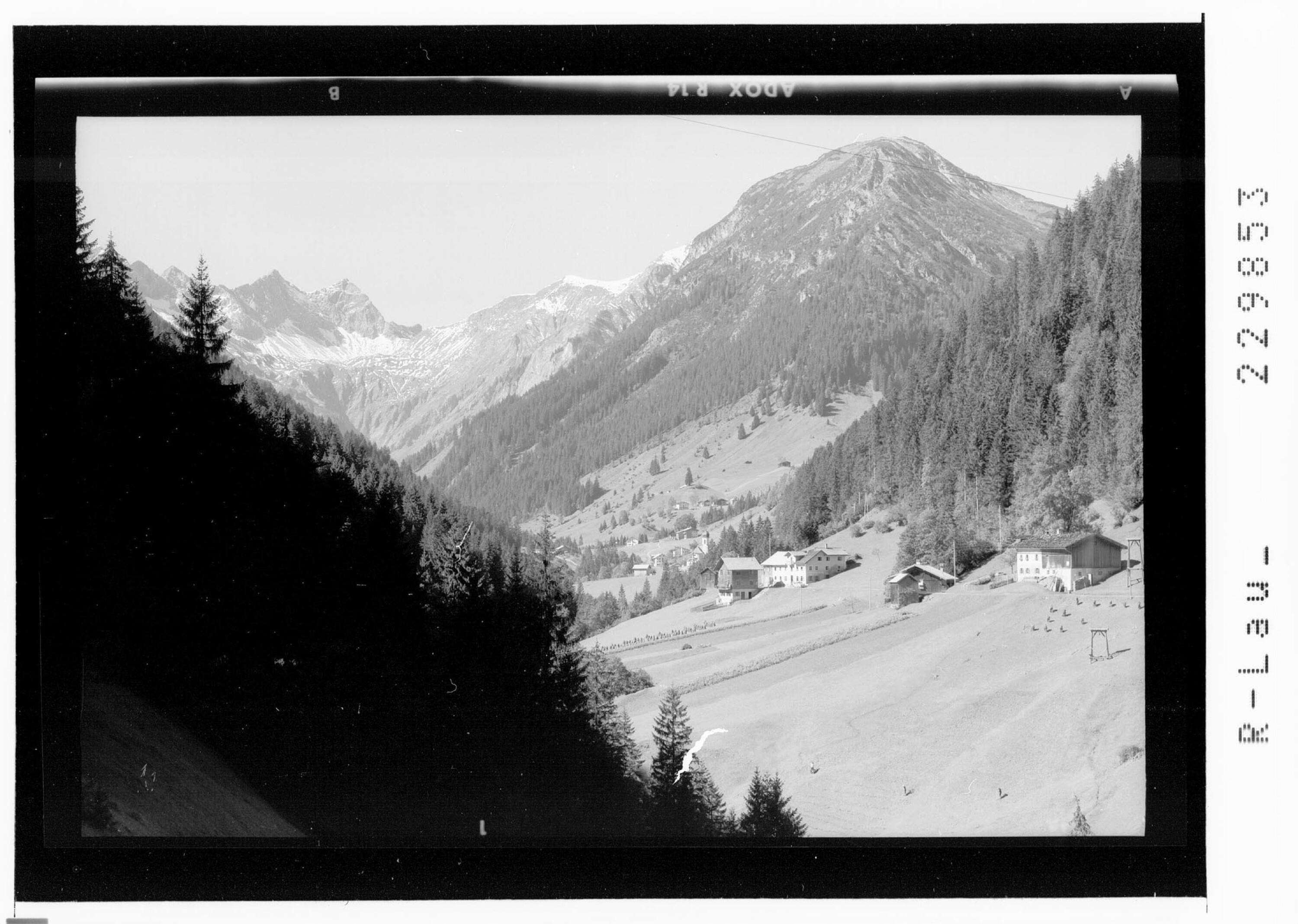 [Hinterhornbach im Hornbachtal gegen Öfnerspitze - Krottenspitze und Kanzberg / Ausserfern / Tirol]></div>


    <hr>
    <div class=