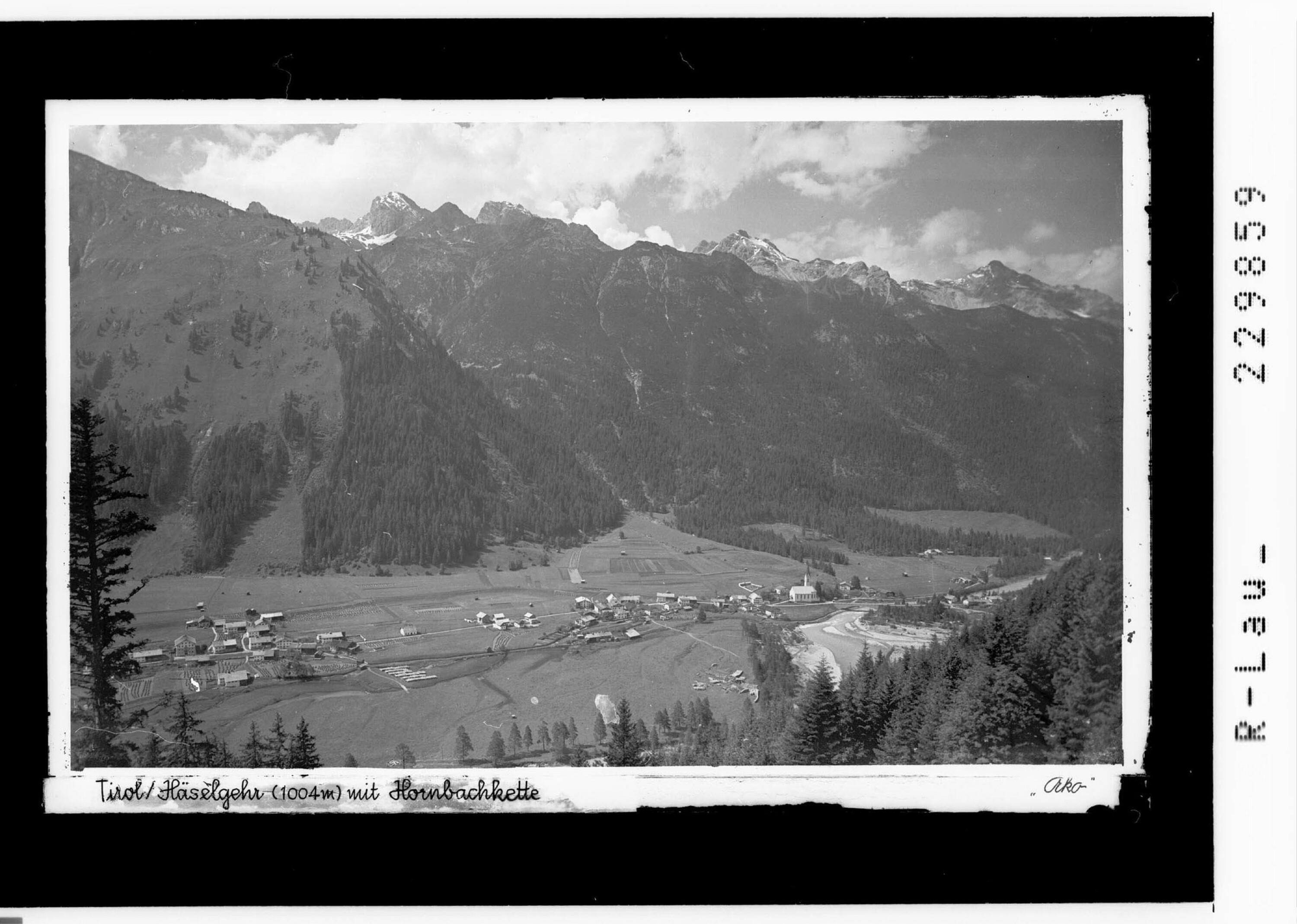 Tirol / Häselgehr im Lechtal 1003 m mit Hornbachkette></div>


    <hr>
    <div class=