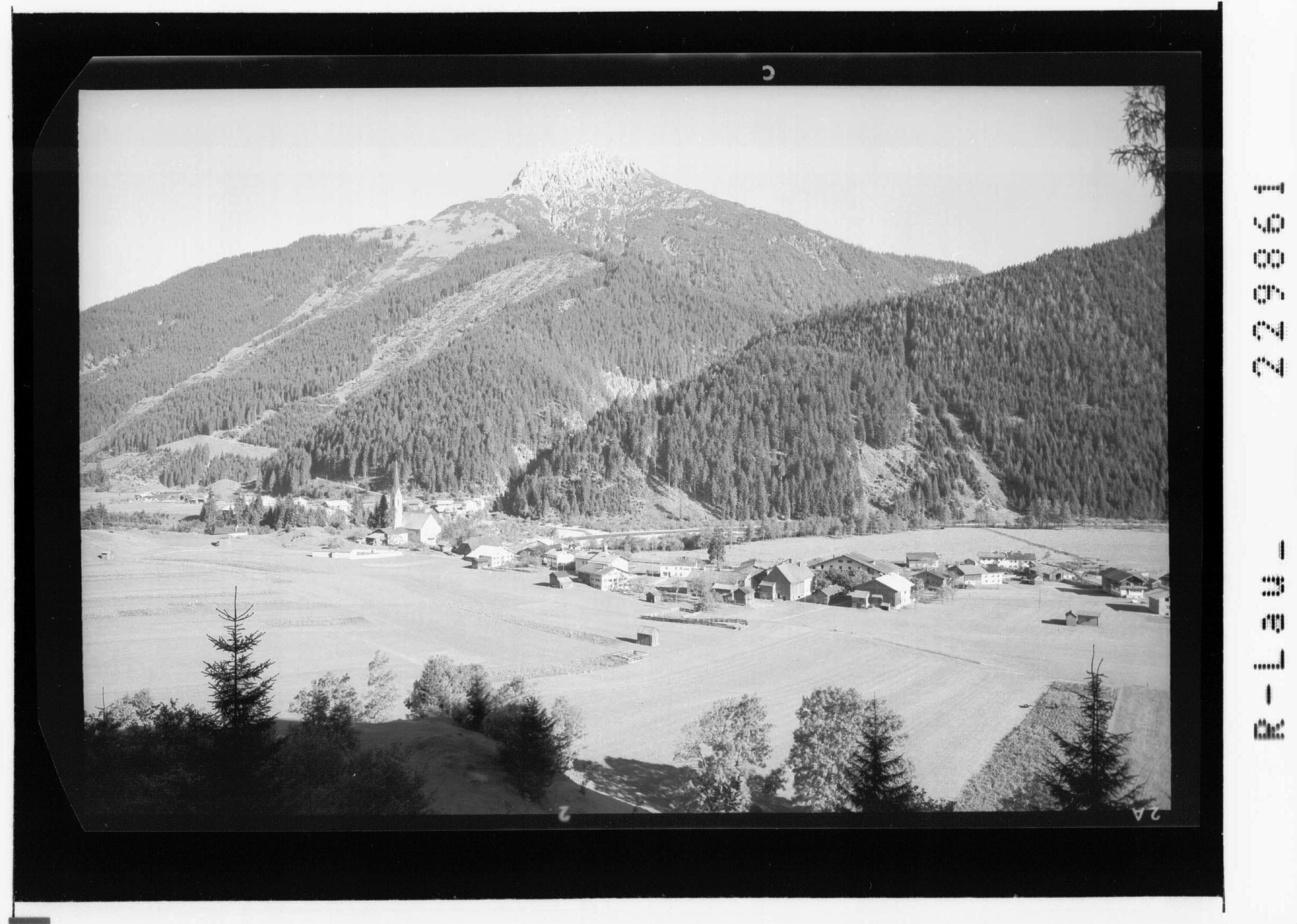 [Häselgehr im Lechtal gegen Lichtspitze / Ausserfern / Tirol]></div>


    <hr>
    <div class=