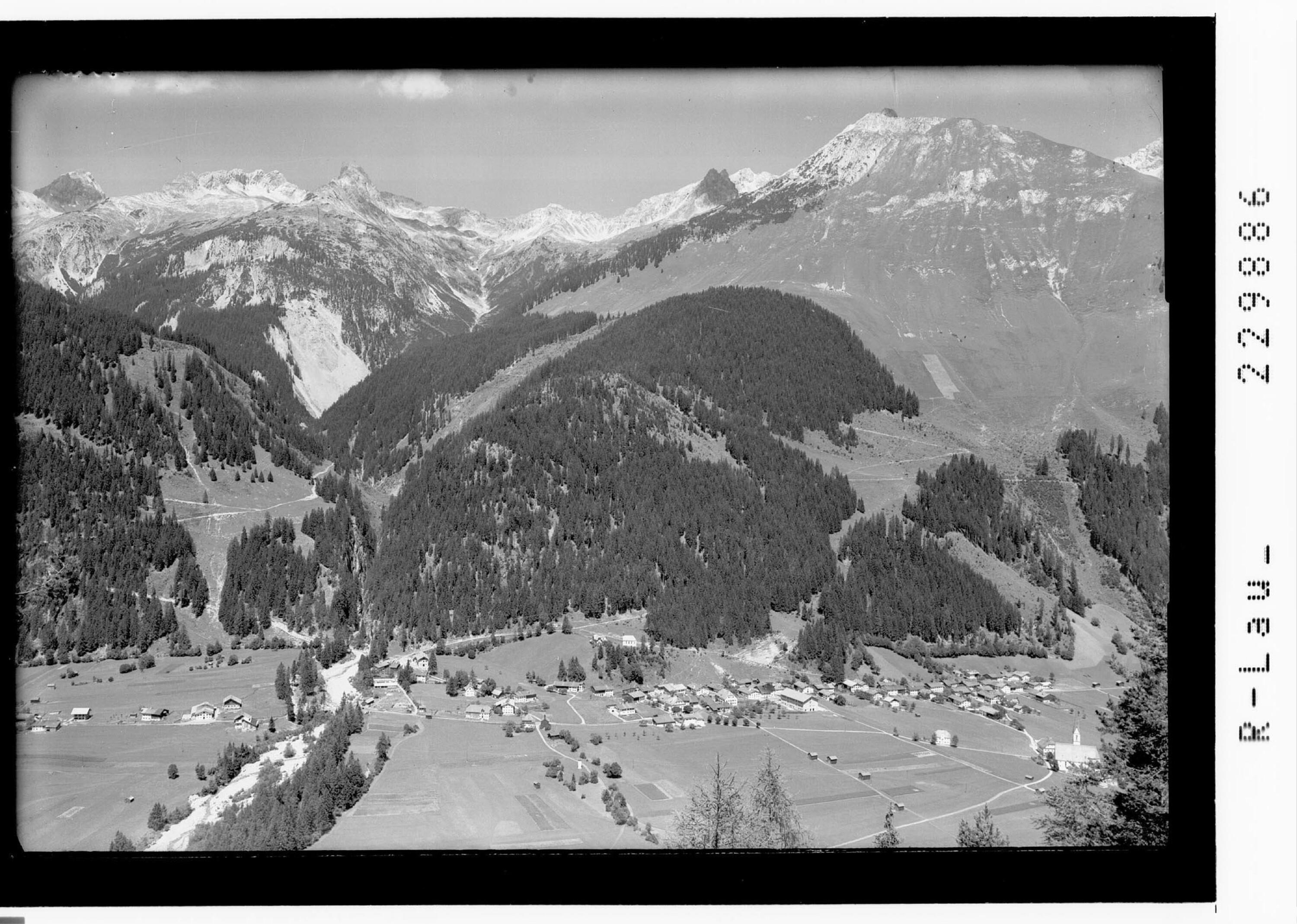 [Elbigenalp im Lechtal gegen Hornbachkette / Ausserfern / Tirol]></div>


    <hr>
    <div class=