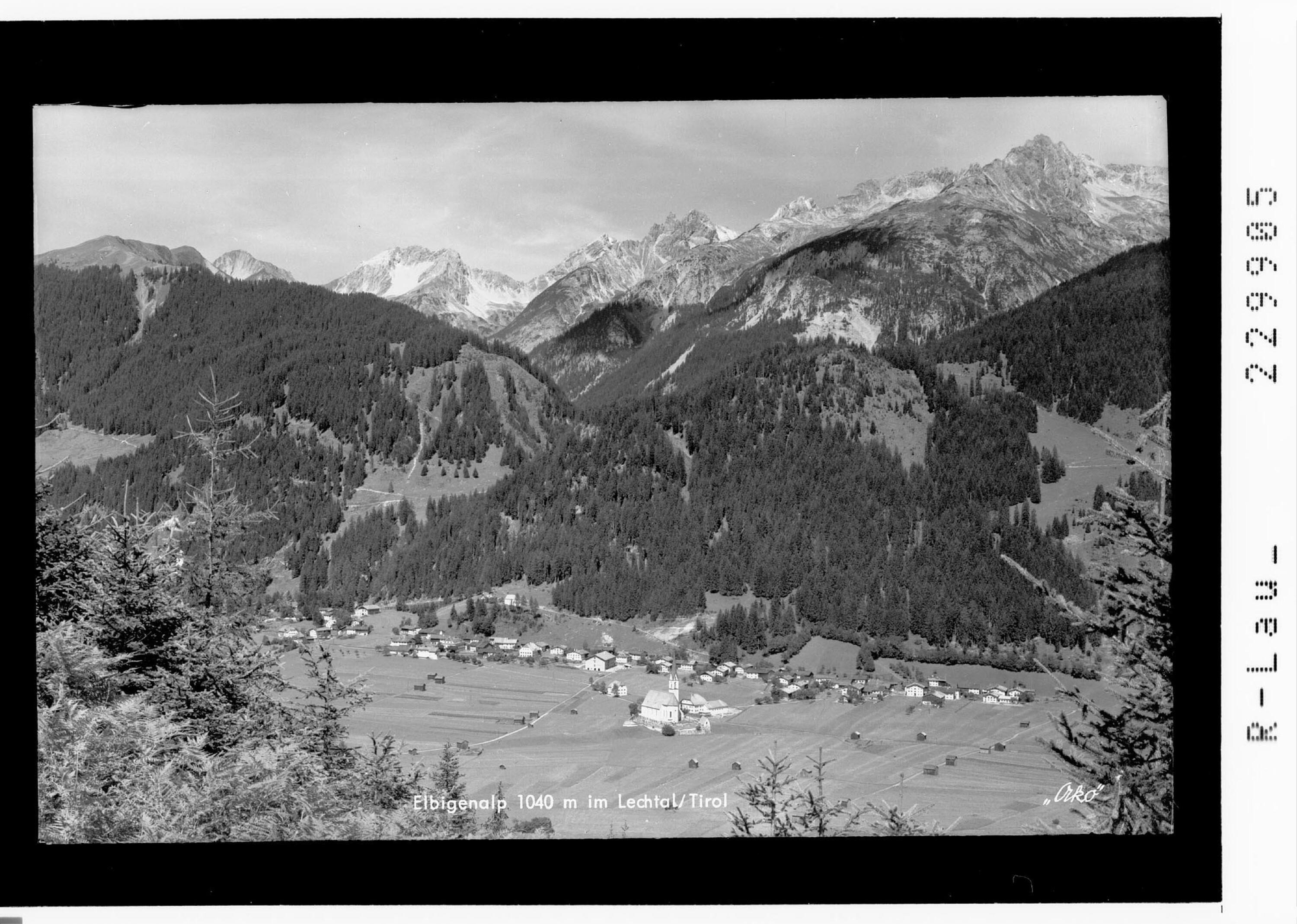 [Elbigenalp im Lechtal mit Blick ins Bernhardstal / Ausserfern / Tirol]></div>


    <hr>
    <div class=