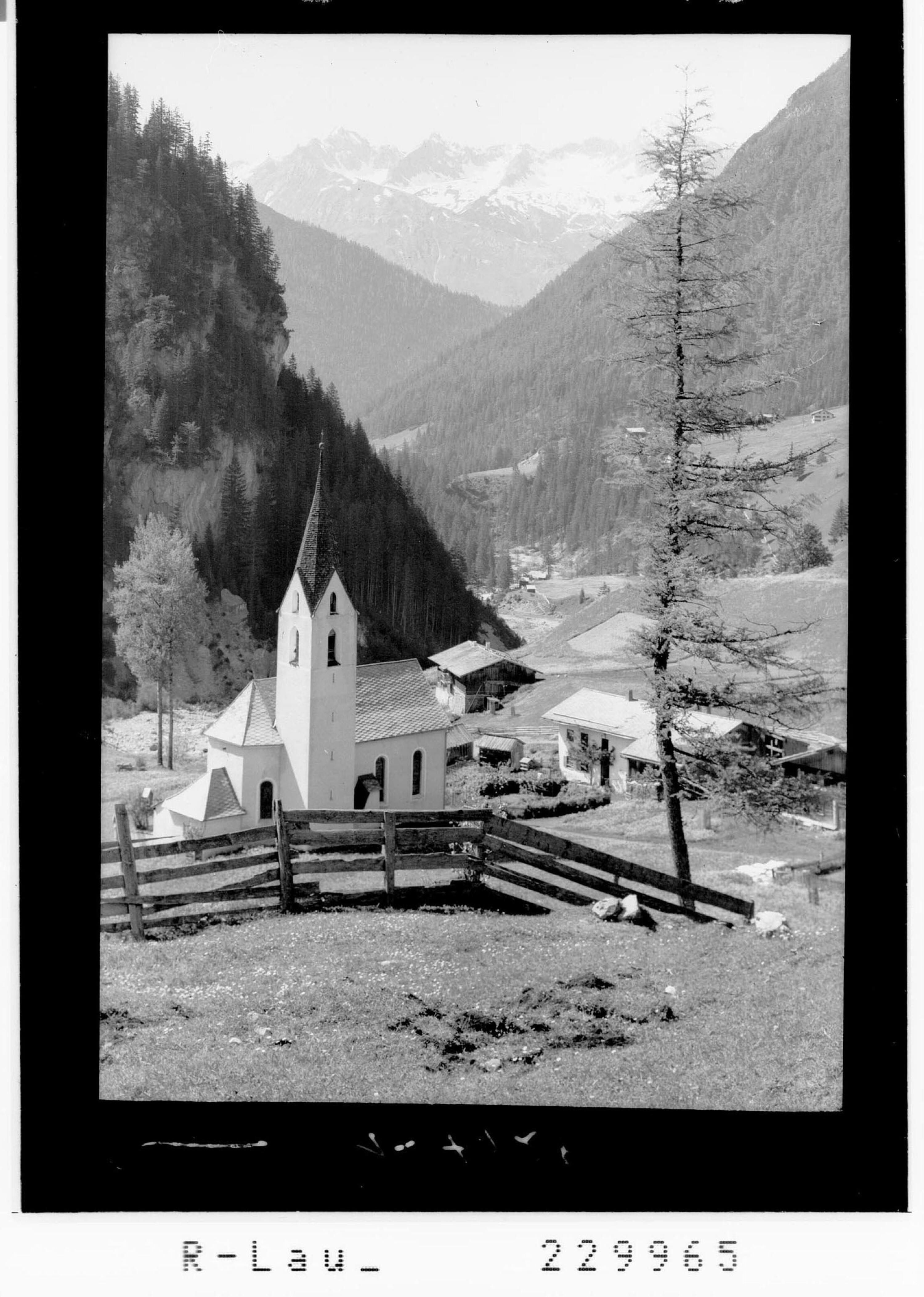 [Pfarrkirche in Gramais gegen Hornbachkette / Ausserfern / Tirol]></div>


    <hr>
    <div class=