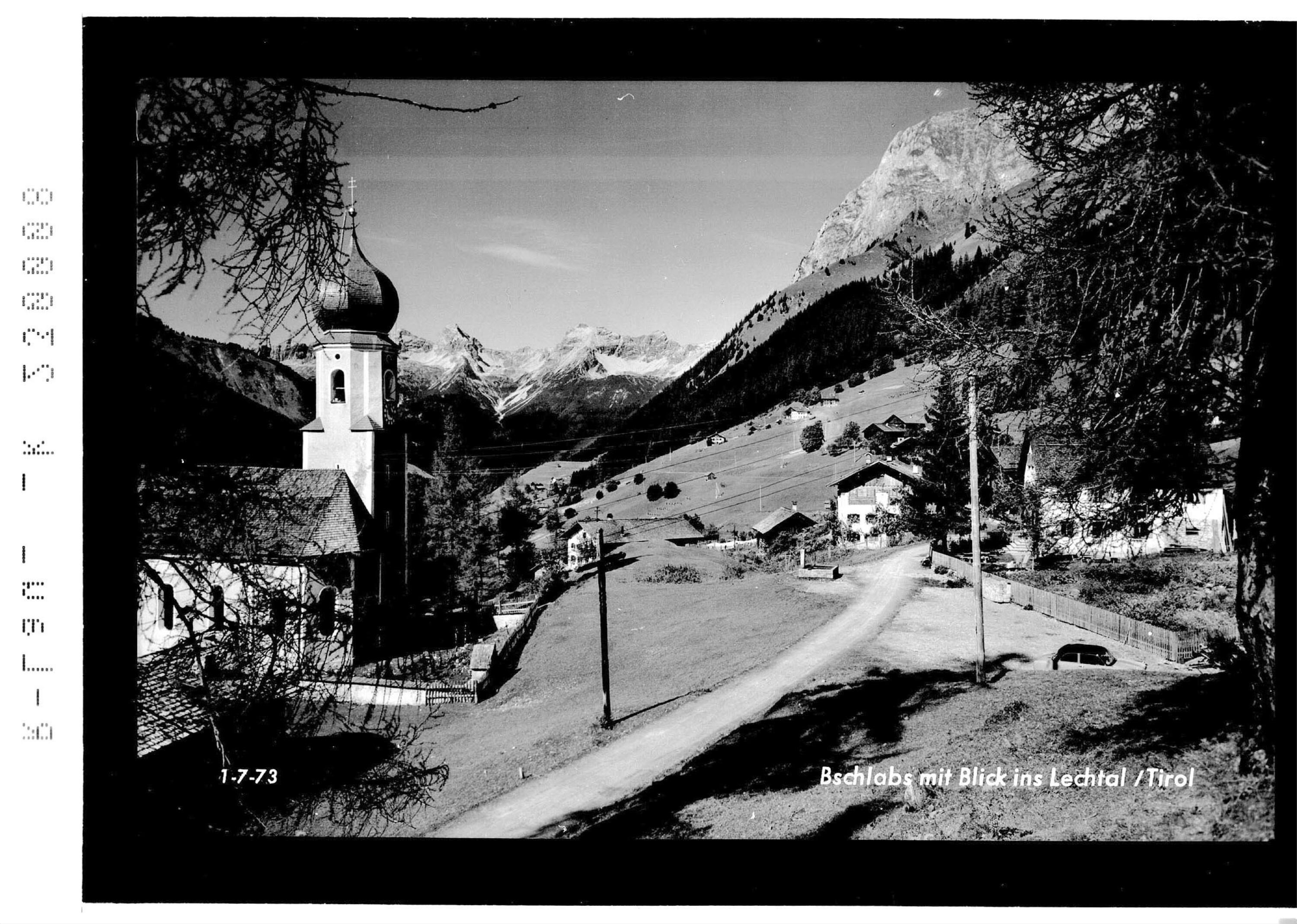 Bschlabs mit Blick ins Lechtal / Tirol></div>


    <hr>
    <div class=