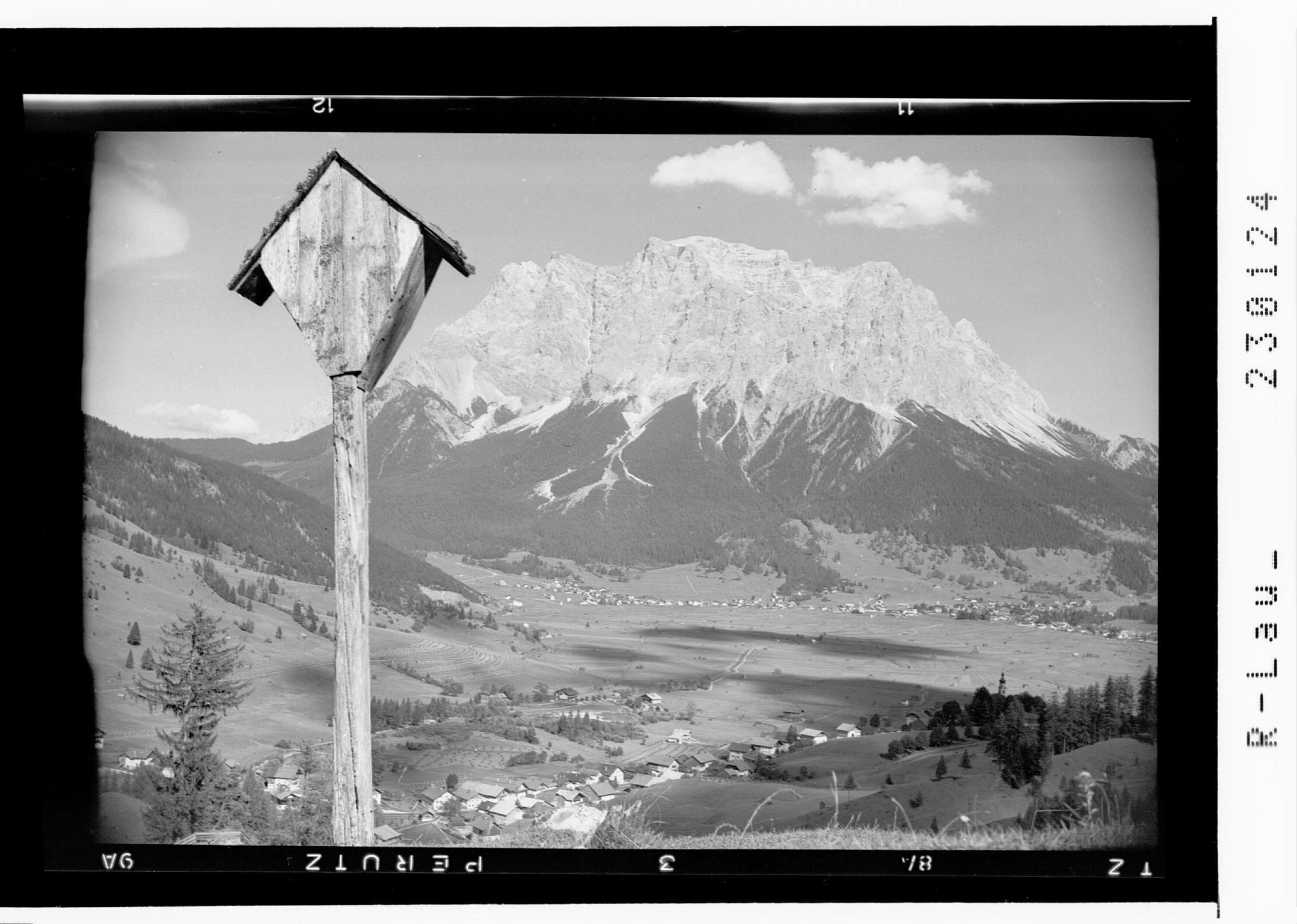 [Lermoos und Ehrwald im Ausserfern gegen Wetterstein Gebirge mit Zugspitze / Tirol]></div>


    <hr>
    <div class=