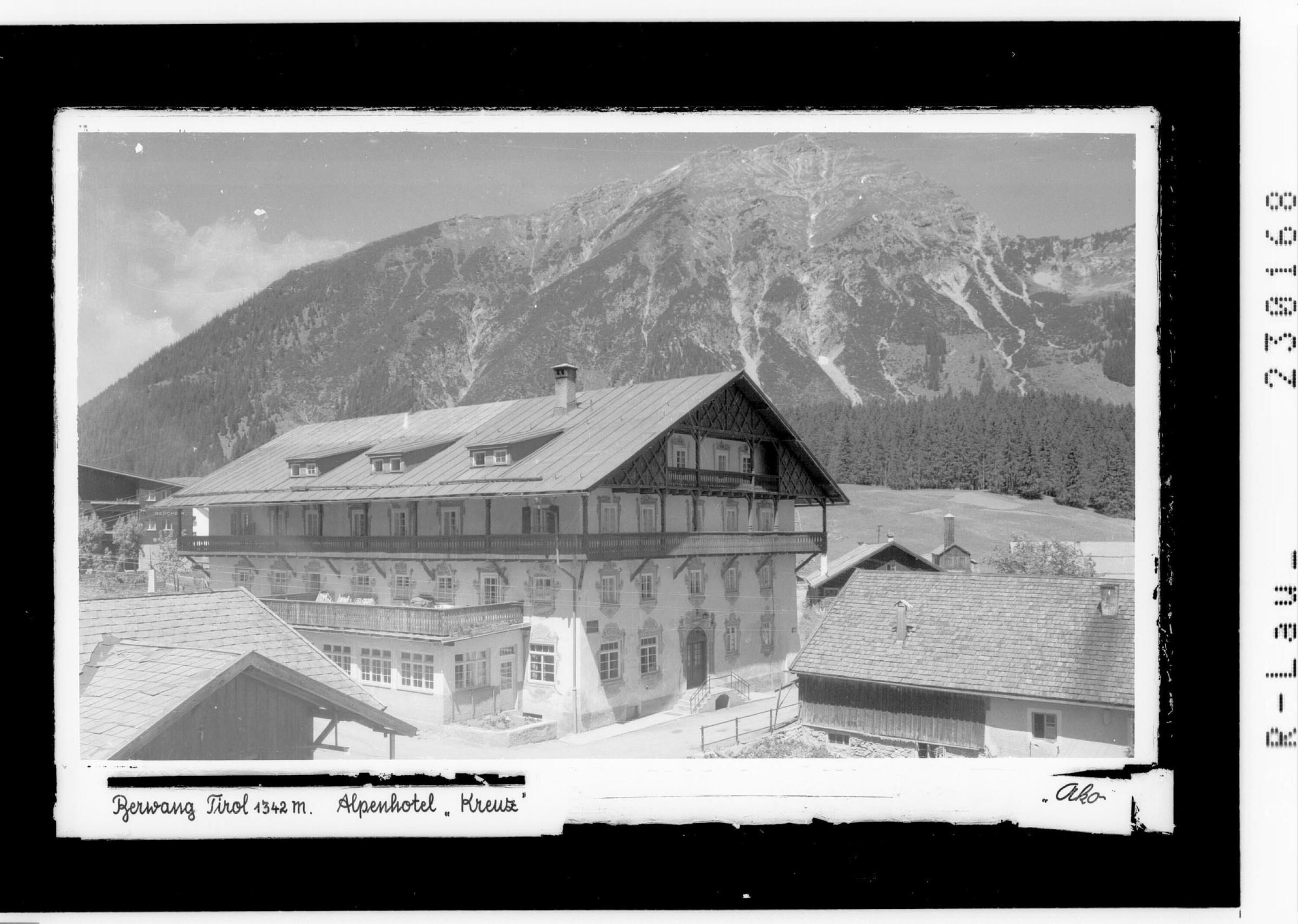 Berwang - Tirol 1342 m / Alpenhotel Kreuz></div>


    <hr>
    <div class=