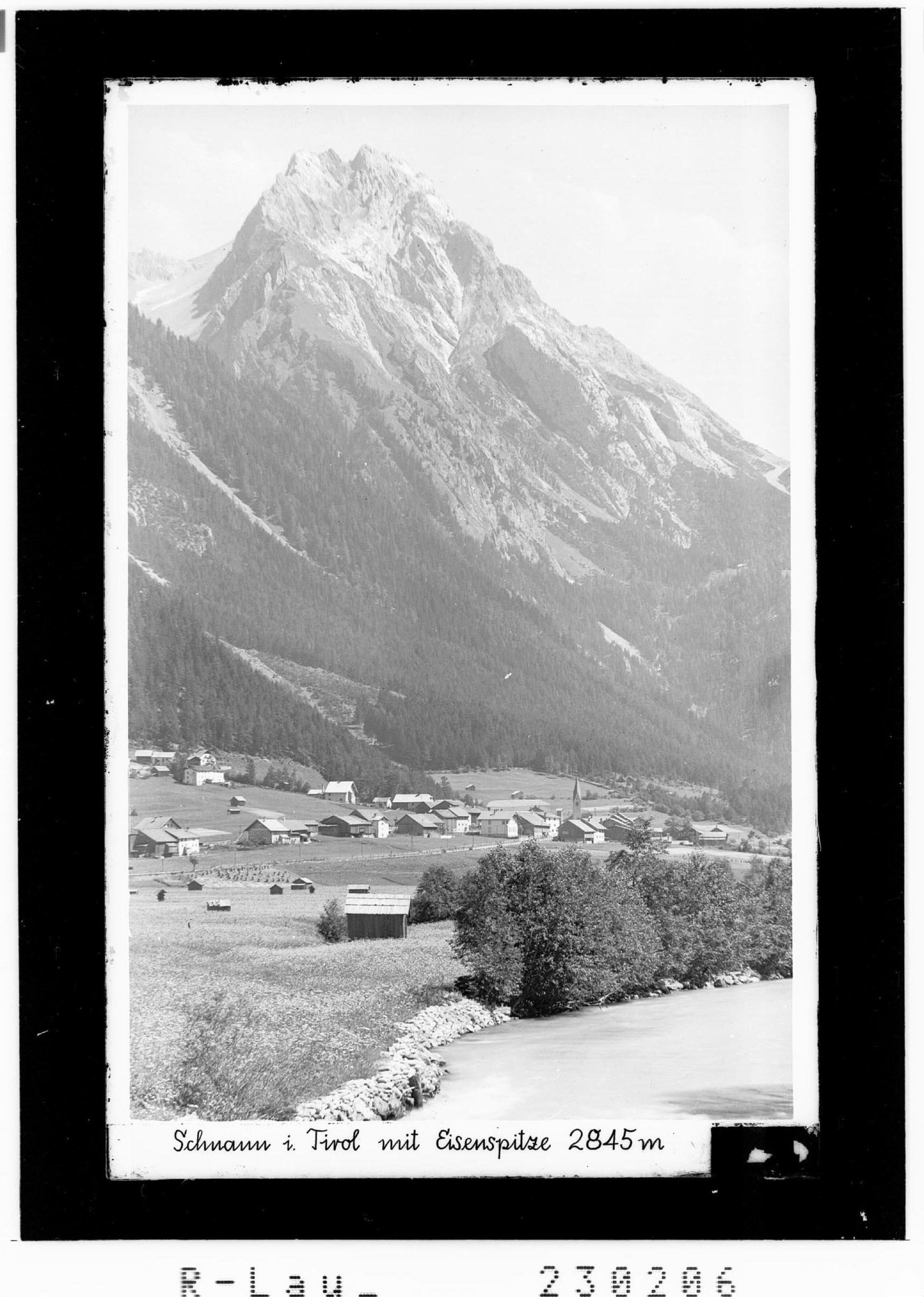 Schnann in Tirol mit Eisenspitze 2845 m></div>


    <hr>
    <div class=