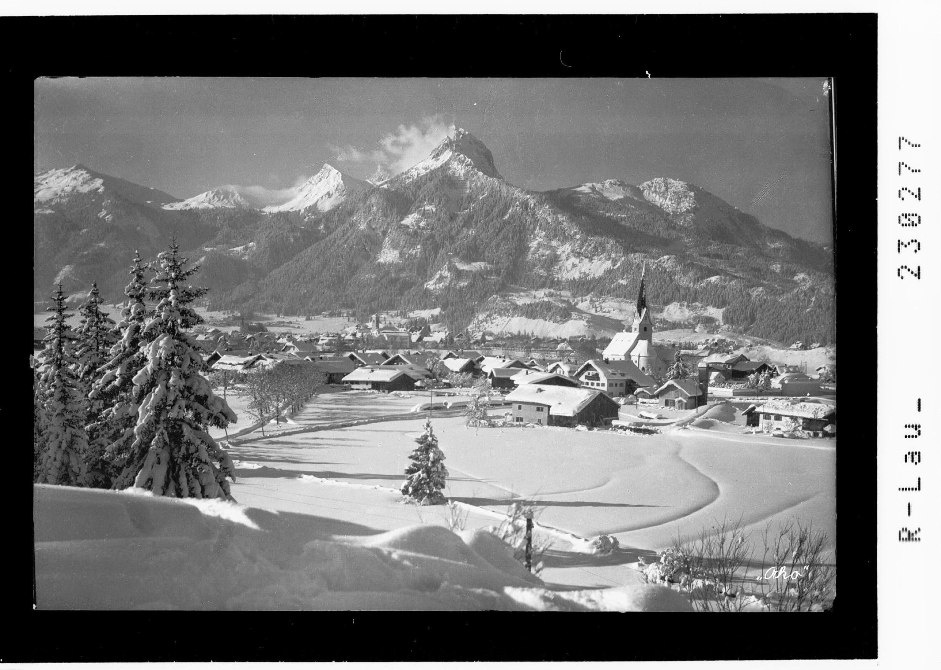 Wintersportplatz Reutte in Tirol 860 m / Blick über Breitenwang zum Hahnenkamm></div>


    <hr>
    <div class=