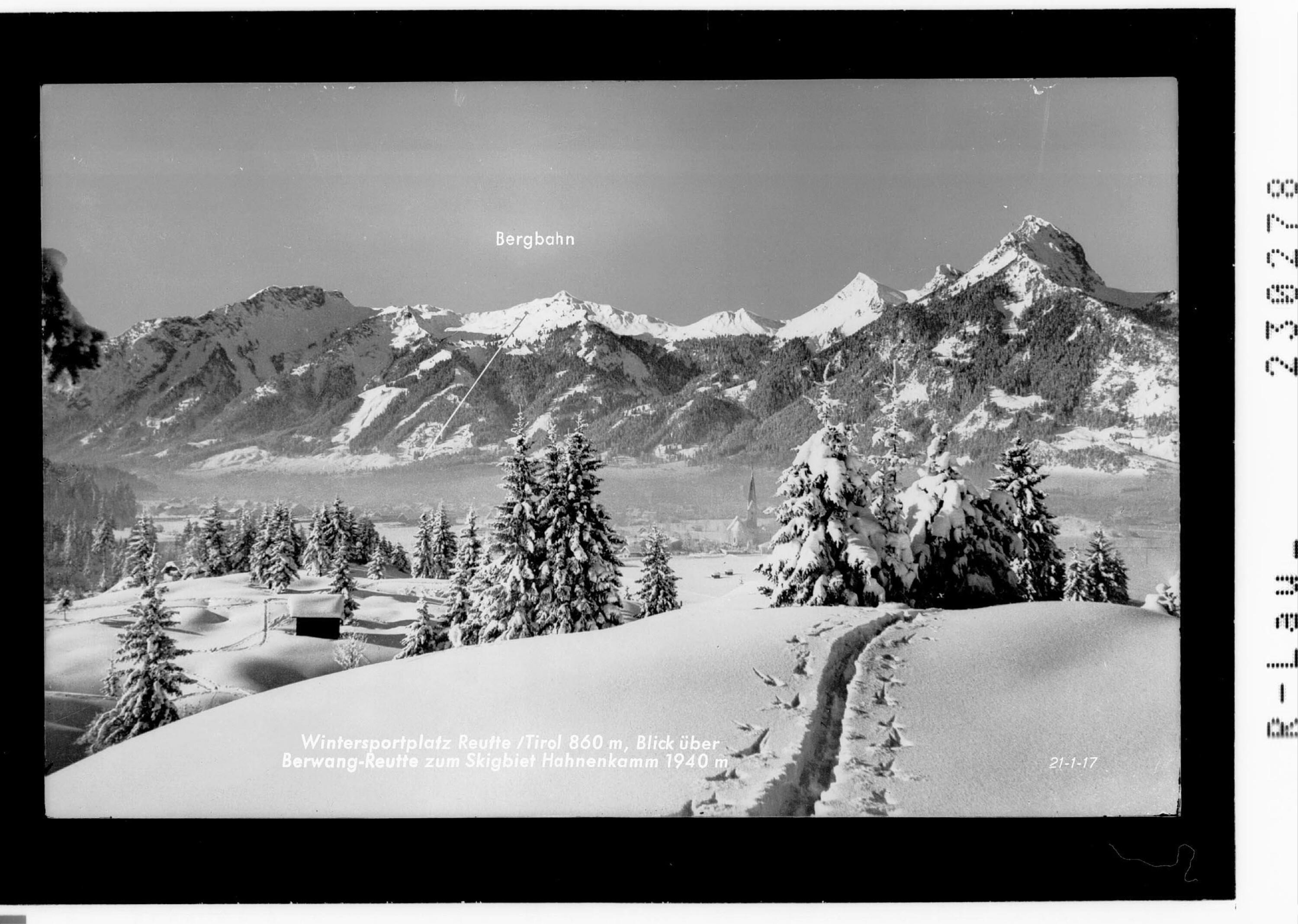 Wintersportplatz Reutte / Tirol 860 m / Blick über Berwang - Reutte zum Skigebiet Hahnenkamm 1940 m></div>


    <hr>
    <div class=