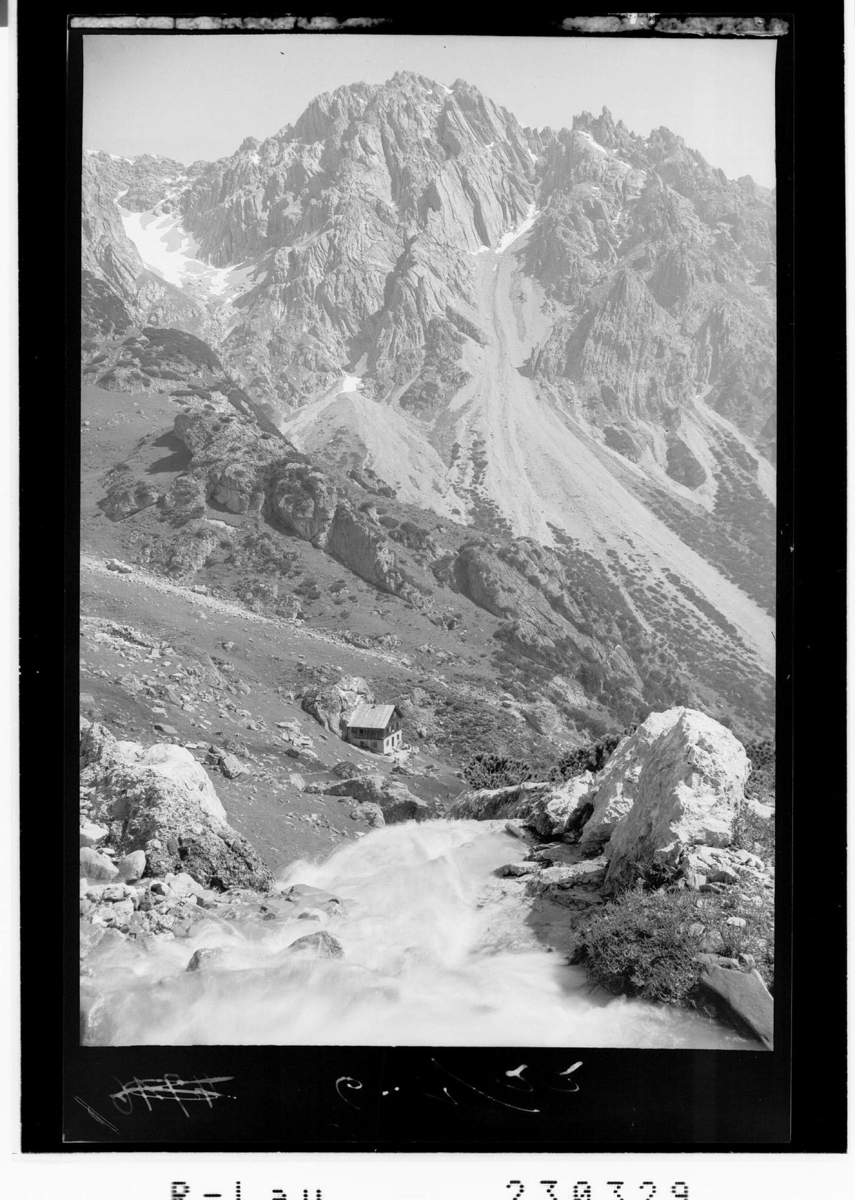 [Wängle bei Reutte im Ausserfern gegen Schneidspitze / Tirol]></div>


    <hr>
    <div class=