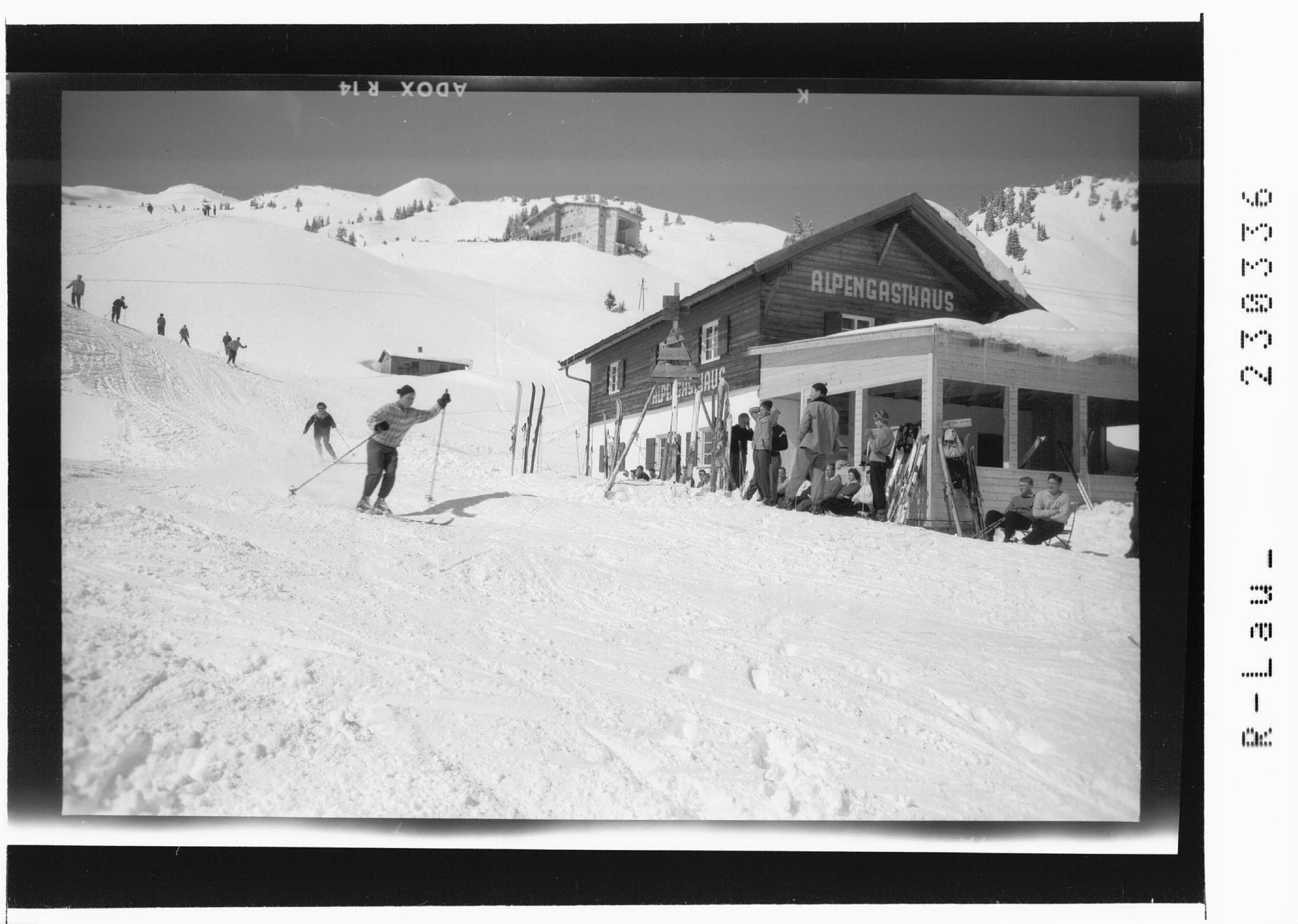 [Alpengasthaus Singer auf der Höfener Alpe gegen Bergstation der Hahnenkammbahn und Hahnenkamm / Ausserfern / Tirol]></div>


    <hr>
    <div class=