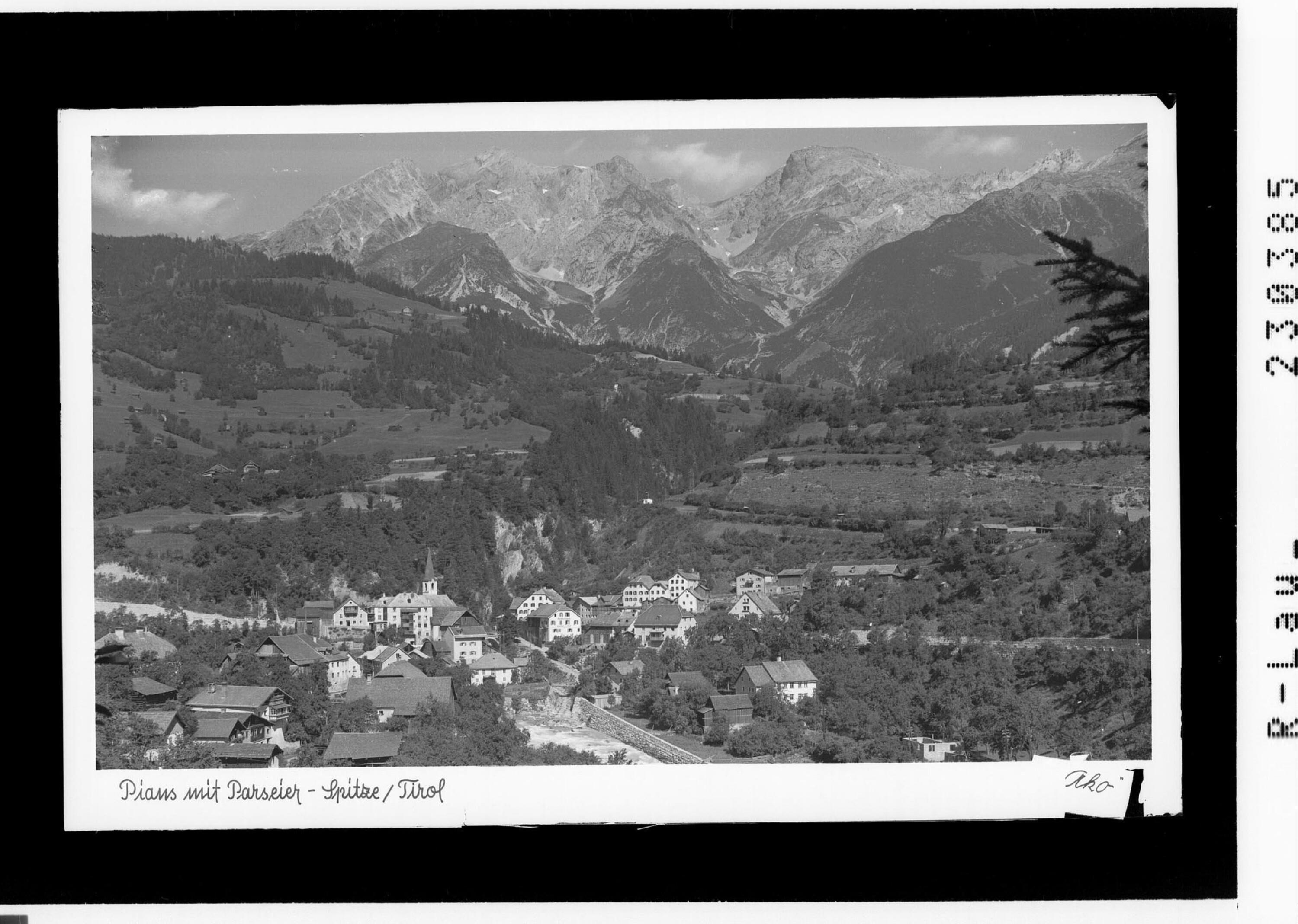 Pians mit Parseier Spitze / Tirol></div>


    <hr>
    <div class=