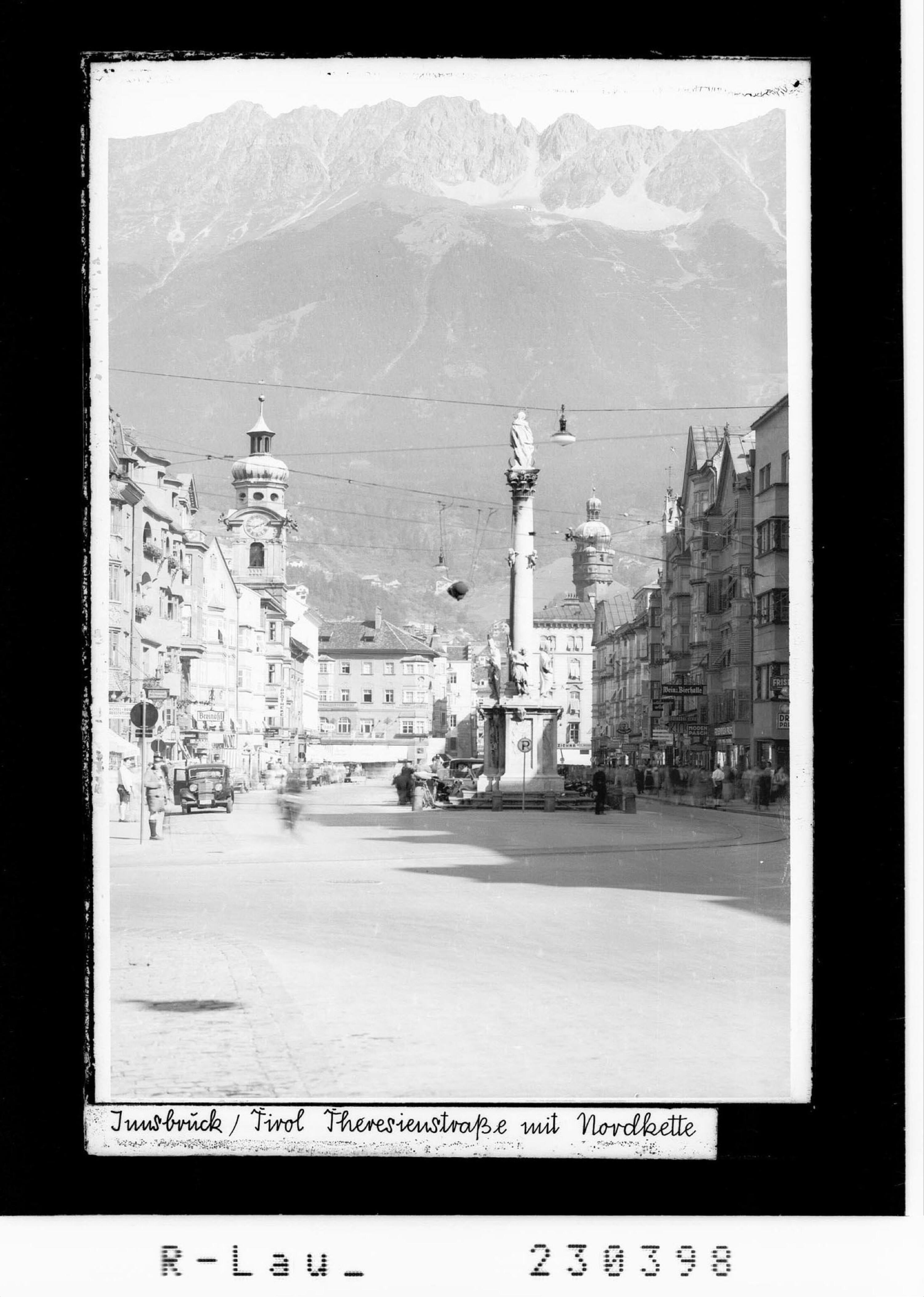Innsbruck / Tirol - Theresienstraße mit Nordkette></div>


    <hr>
    <div class=