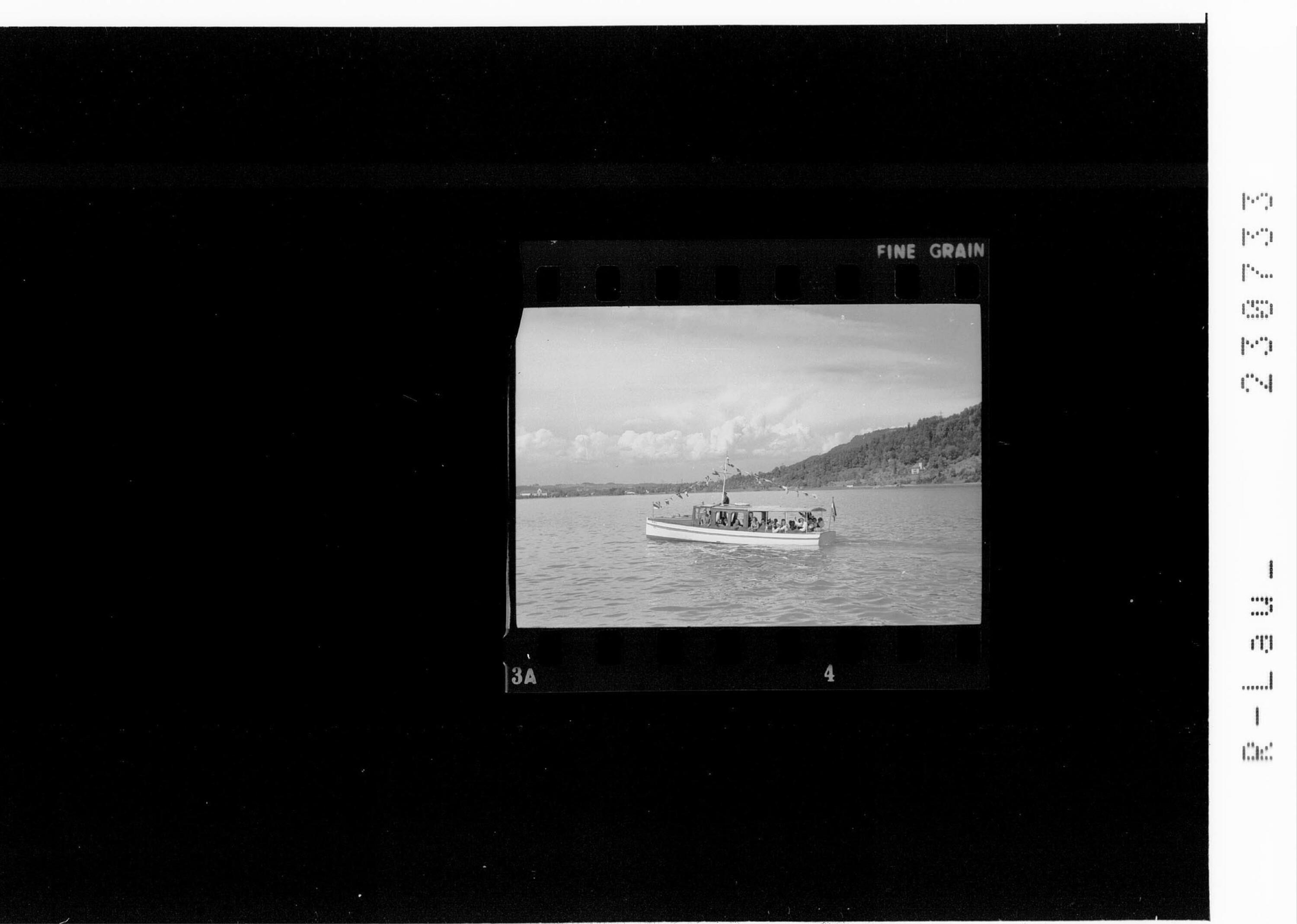 [Motorboot Brigantia auf dem Bodensee bei Bregenz mit Blick nach Lochau]></div>


    <hr>
    <div class=