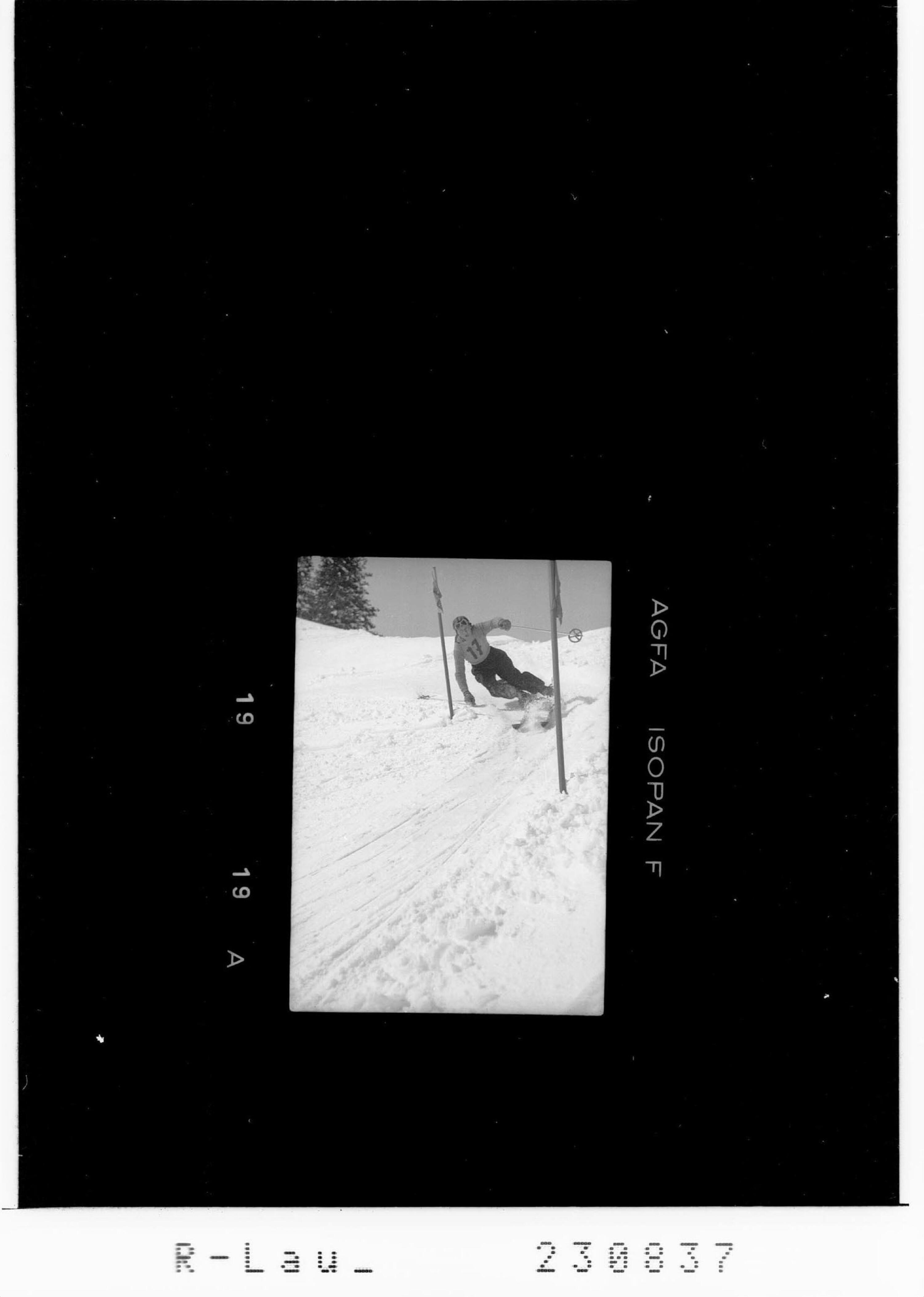 [Schuster Erich vom Skiclub Kleinwalsertal bei den Landesmeisterschaften 1948 in Lech am Arlberg / Slalom]></div>


    <hr>
    <div class=