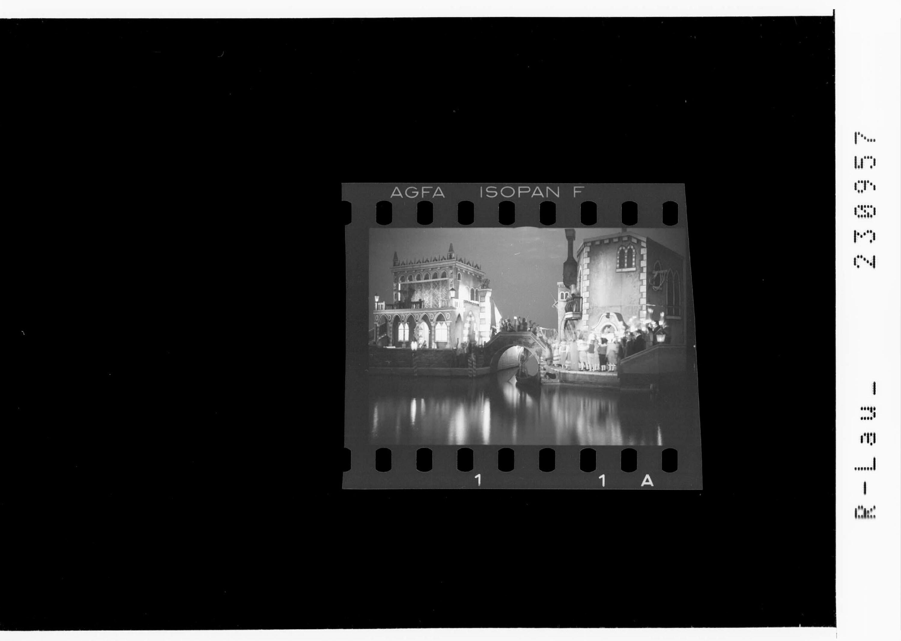 [Bregenzer Festspiele 1948 / Eine Nacht in Venedig]></div>


    <hr>
    <div class=