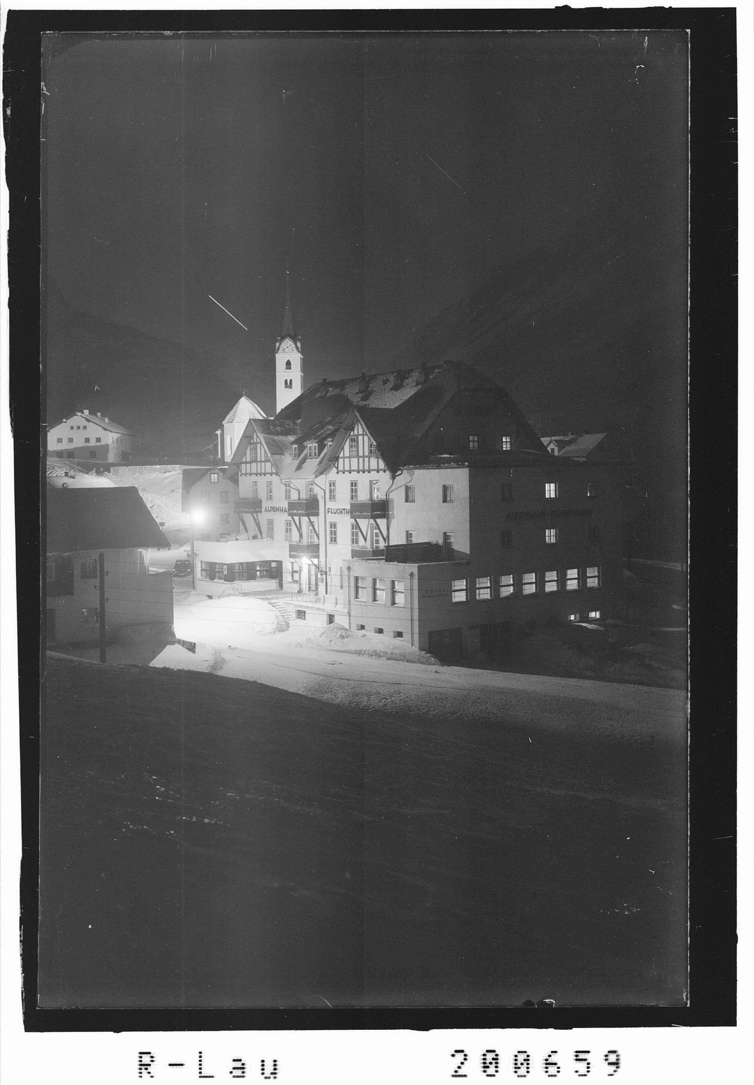 Aus Galtür 1600 m, Alpengasthof Fluchthorn bei Nacht></div>


    <hr>
    <div class=