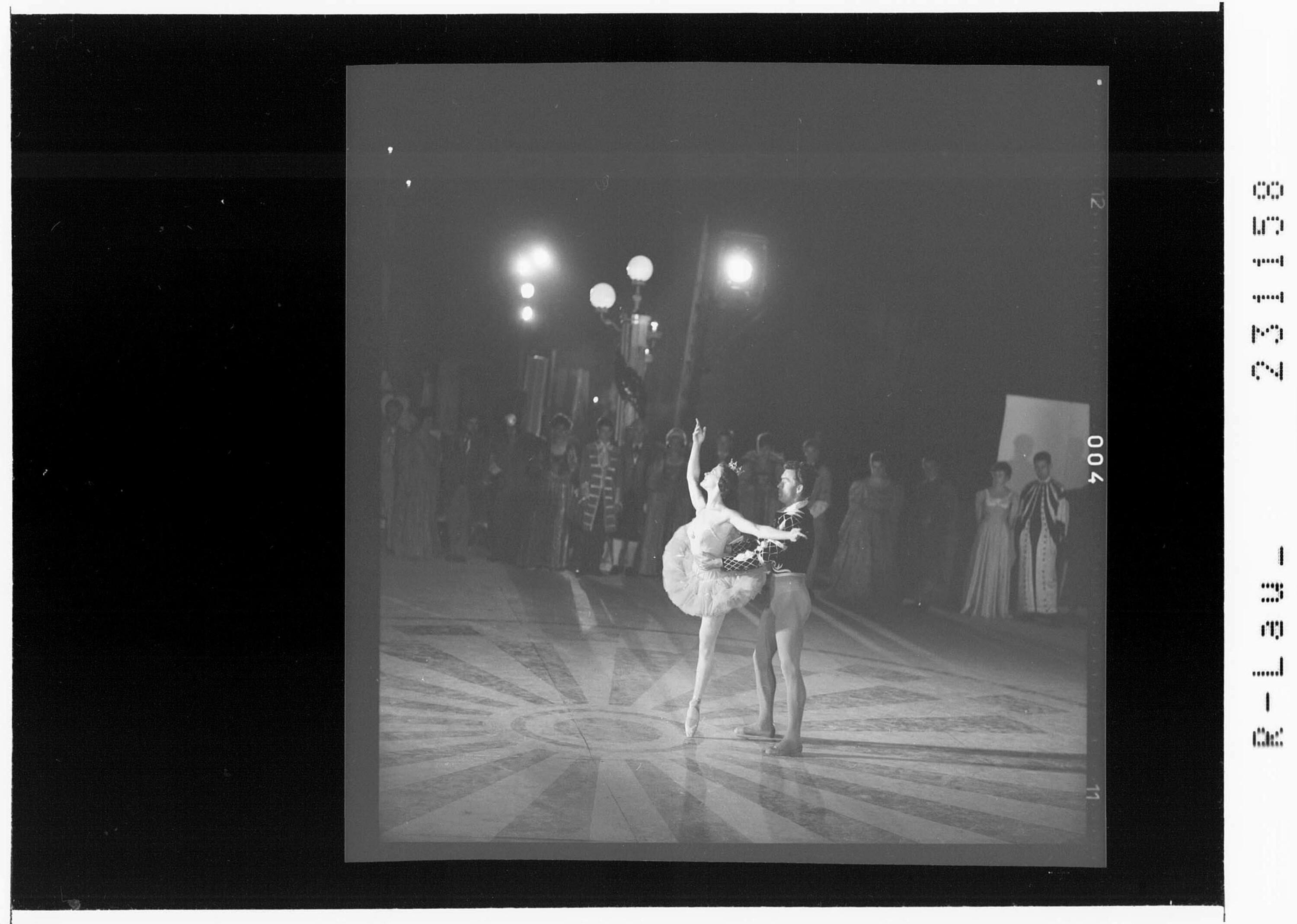 [Bregenzer Festspiele 1962 / Ballett auf dem See - Der Nußknacker]></div>


    <hr>
    <div class=