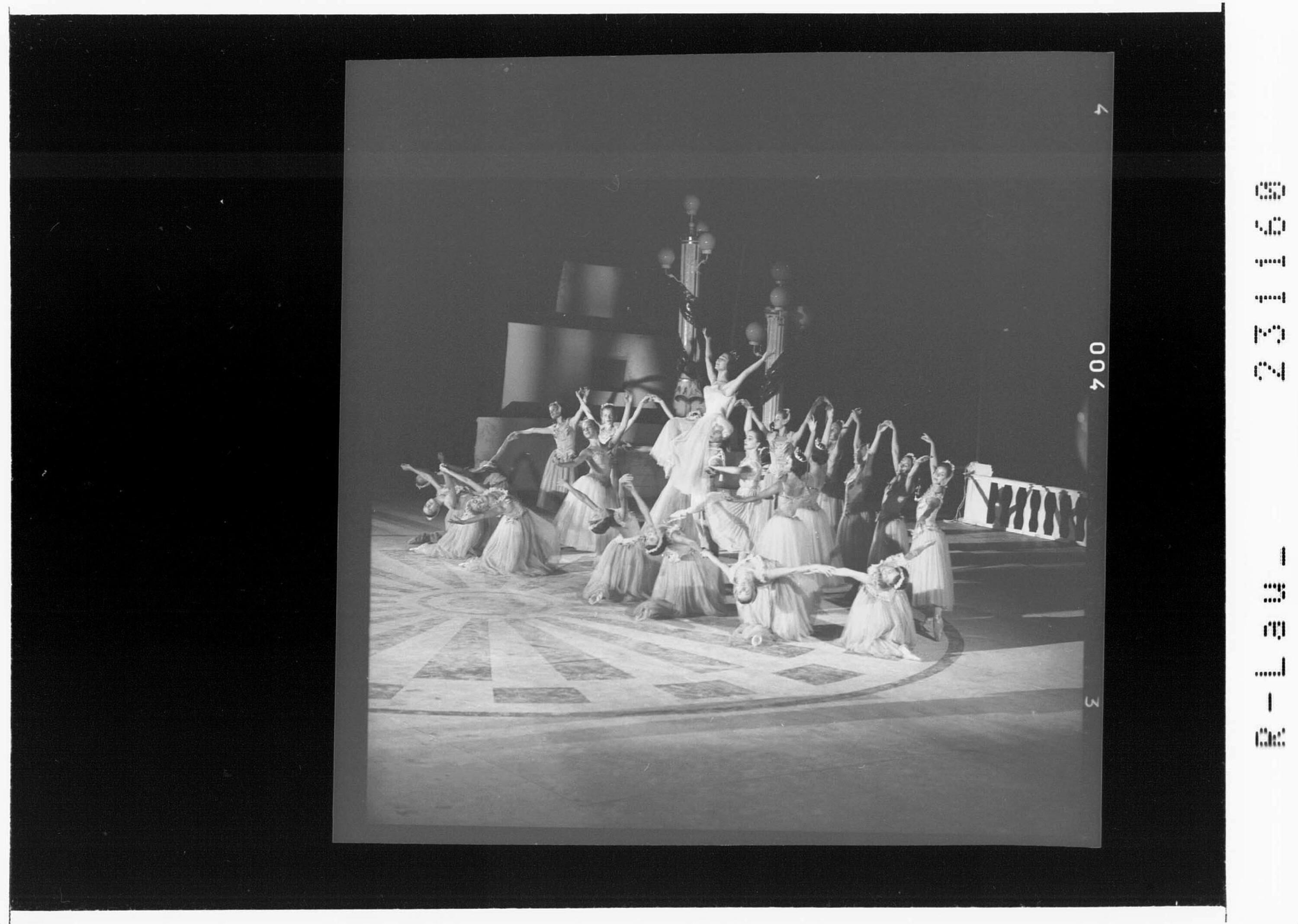 [Bregenzer Festspiele 1962 / Ballett auf dem See - Der Nußknacker]></div>


    <hr>
    <div class=
