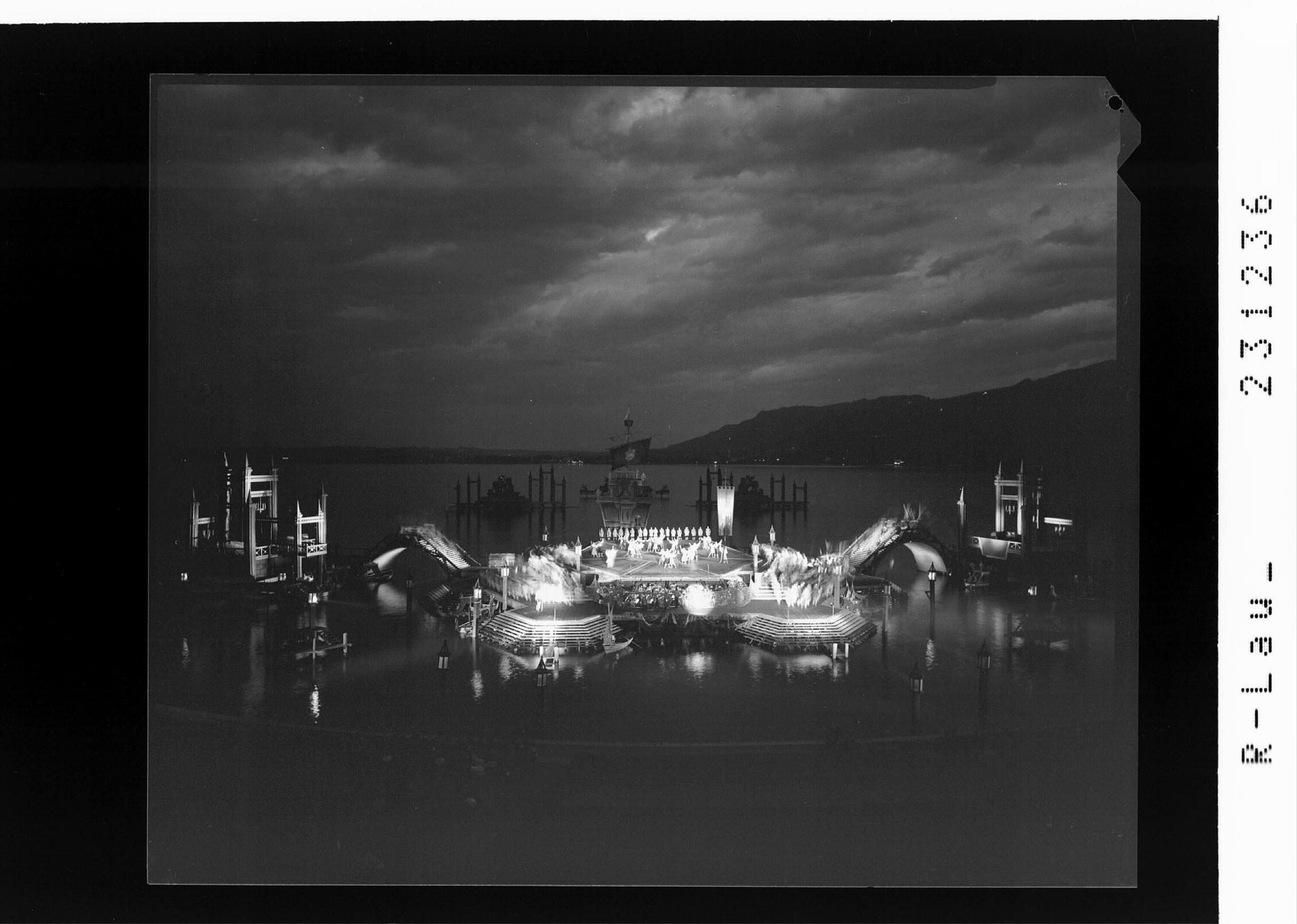 [Bregenzer Festspiele 1965 / Spiel auf dem See - Eine Nacht in Venedig]></div>


    <hr>
    <div class=