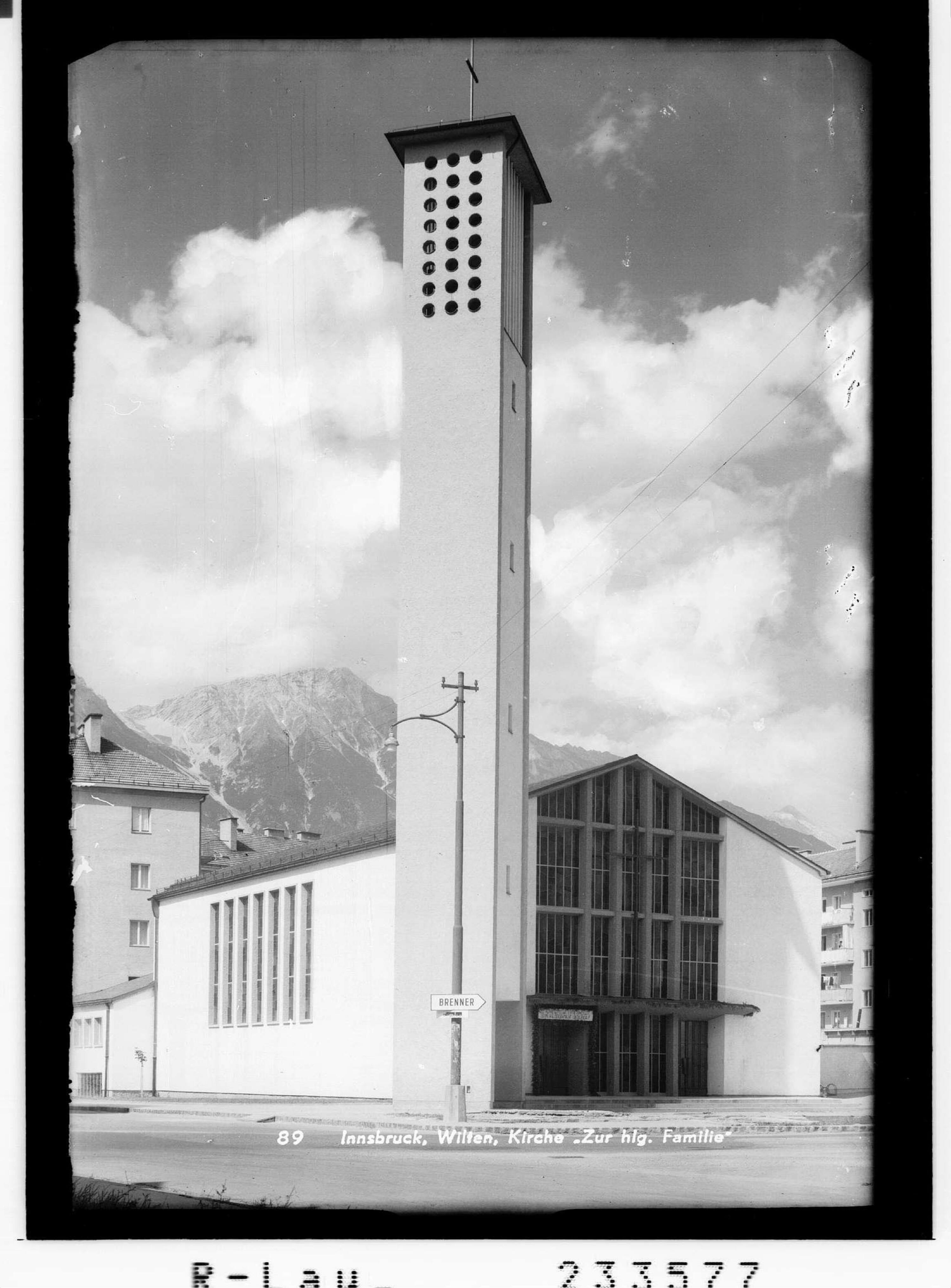 Innsbruck, Wilten, Kirche zur heiligen Familie></div>


    <hr>
    <div class=
