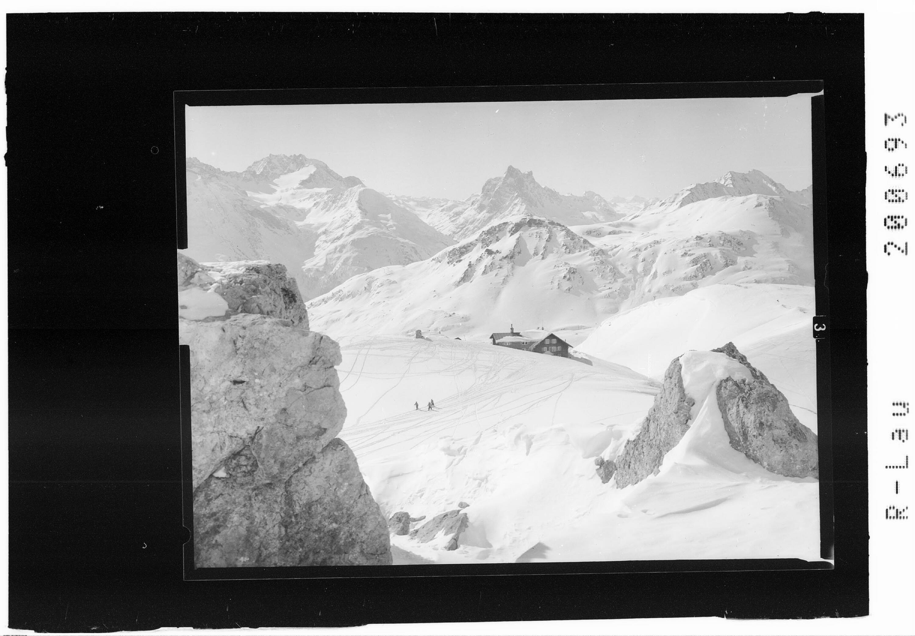 Ulmer Hütte 2280 m mit Blick in's Ferwalltal></div>


    <hr>
    <div class=