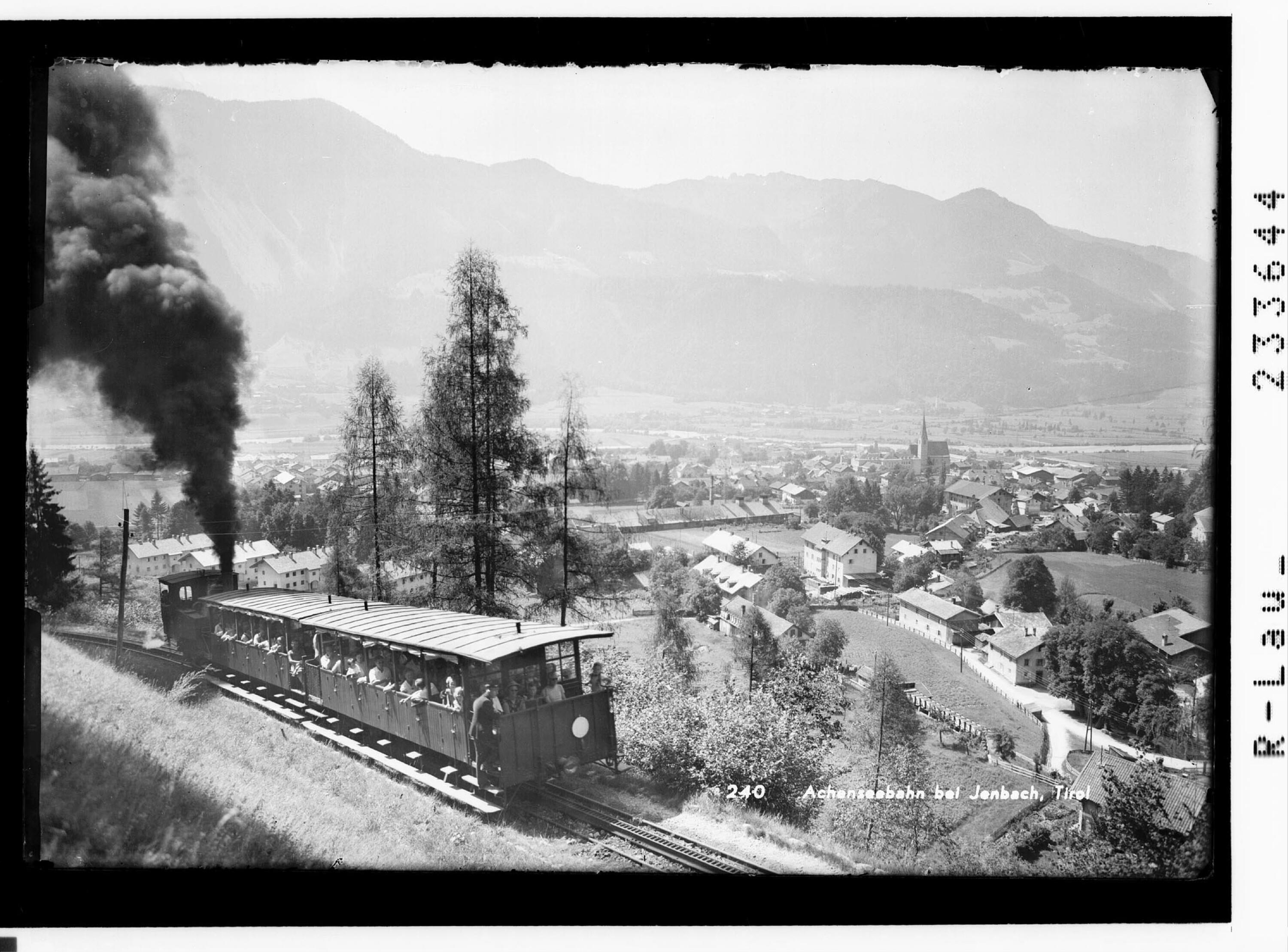 Achenseebahn bei Jenbach, Tirol></div>


    <hr>
    <div class=