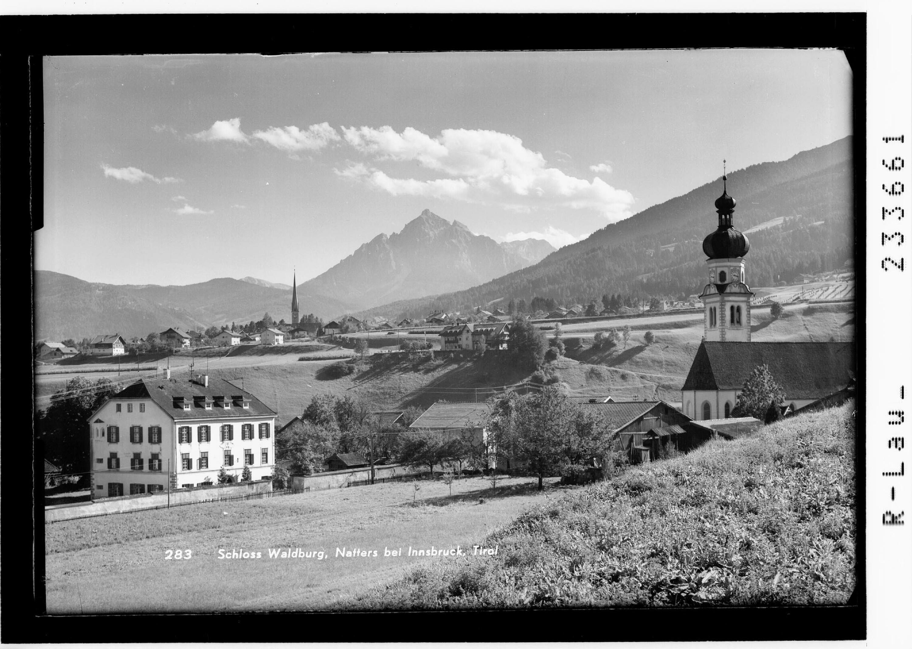 Schloss Waldburg, Natters bei Innsbruck, Tirol></div>


    <hr>
    <div class=